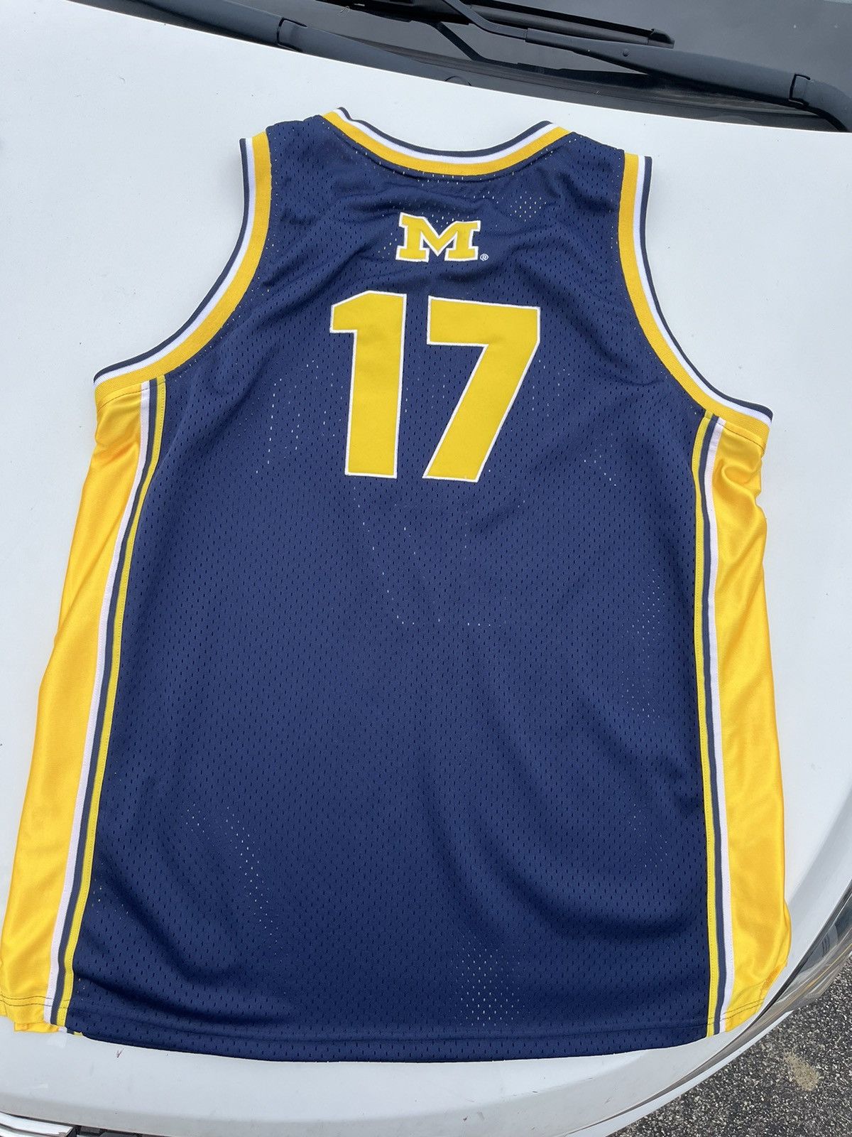 Vintage 1990s U of M Basketball Jersey / XL Size US XL / EU 56 / 4 - 2 Thumbnail