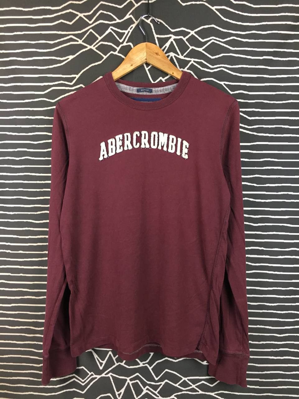 Abercrombie & Fitch Abercrombie & Fitch Spellout Logo Muscle Fit Long Sleeve Tee Size US S / EU 44-46 / 1 - 1 Thumbnail