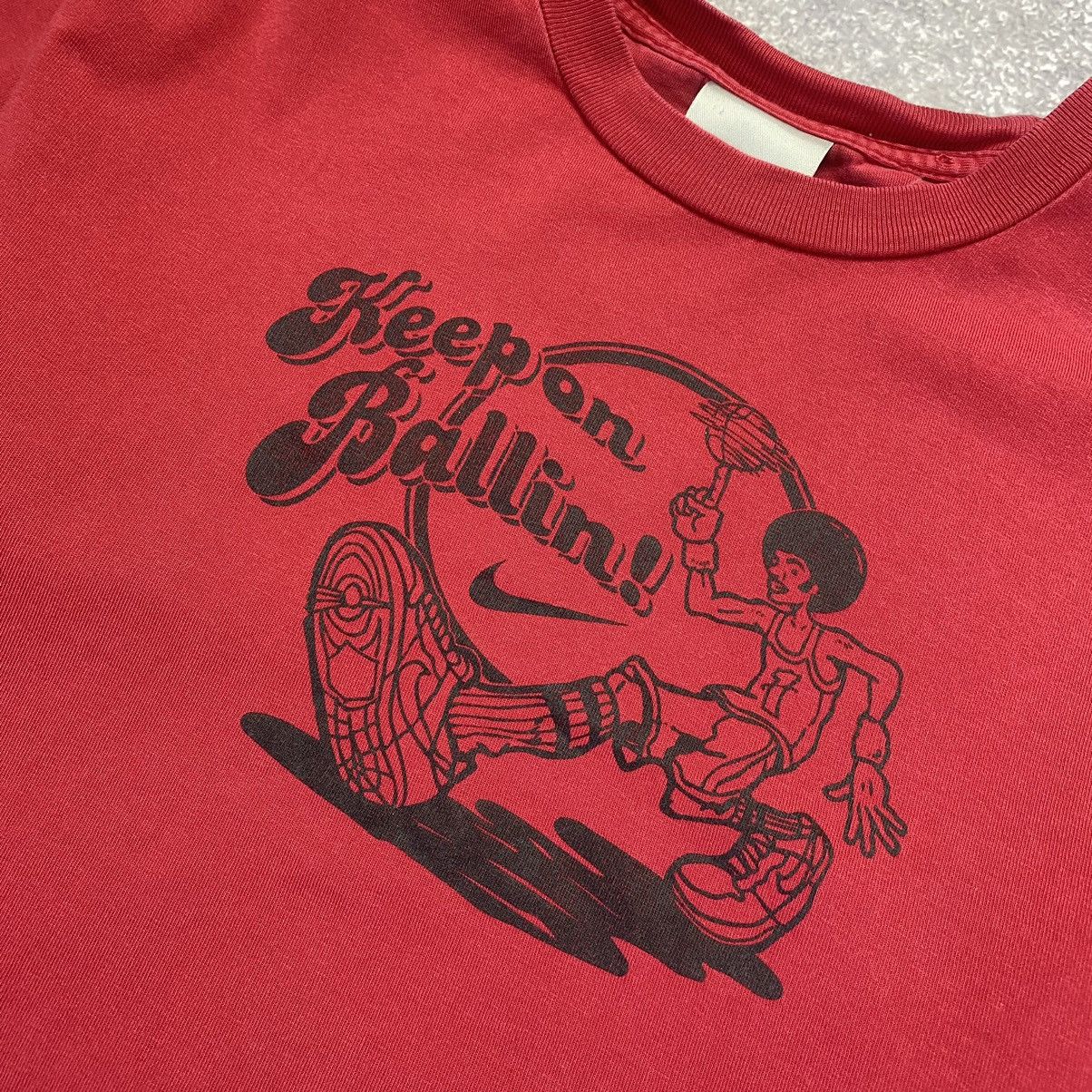 Vintage Vintage Nike Big Centre logo basketball logo 90’s tee Size US M / EU 48-50 / 2 - 3 Thumbnail