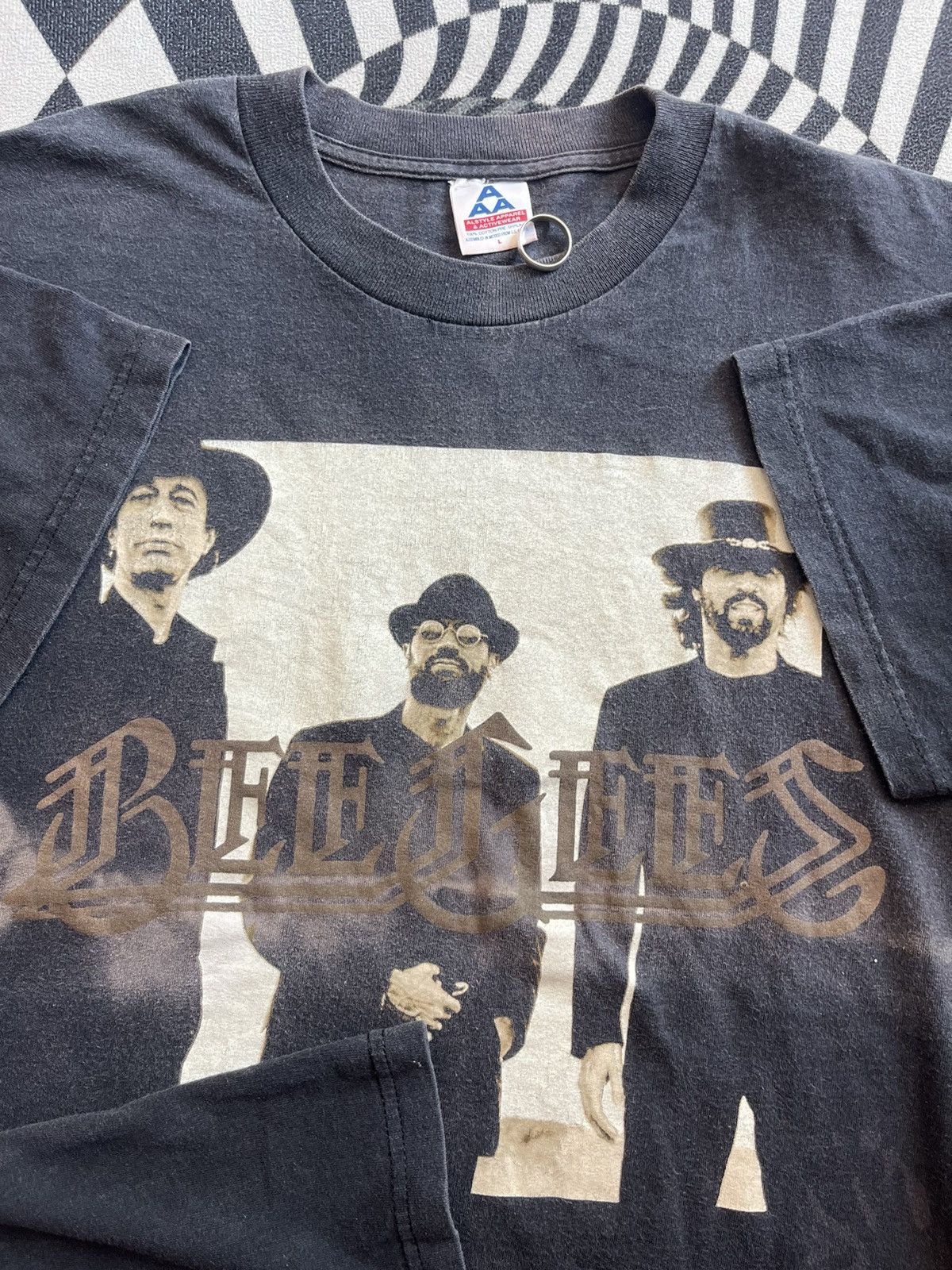 Band Tees Vtg BEE GEES One Night Only in LAS VEGAS 1997’s Tour Tshirt Size US L / EU 52-54 / 3 - 7 Thumbnail