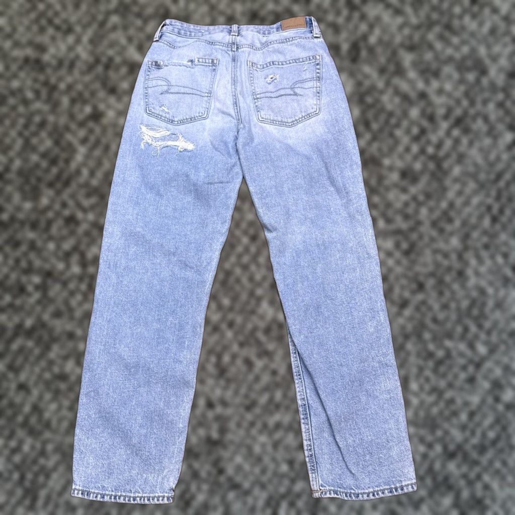 American Eagle Outfitters VINTAGE? No. American Eagle Outfitters Mom Jeans, 2 Regular, Distressed, Light Wash, 26 Inseam 26, 5-Pocket, Denim Size 26" / US 2 / IT 38 - 1 Thumbnail