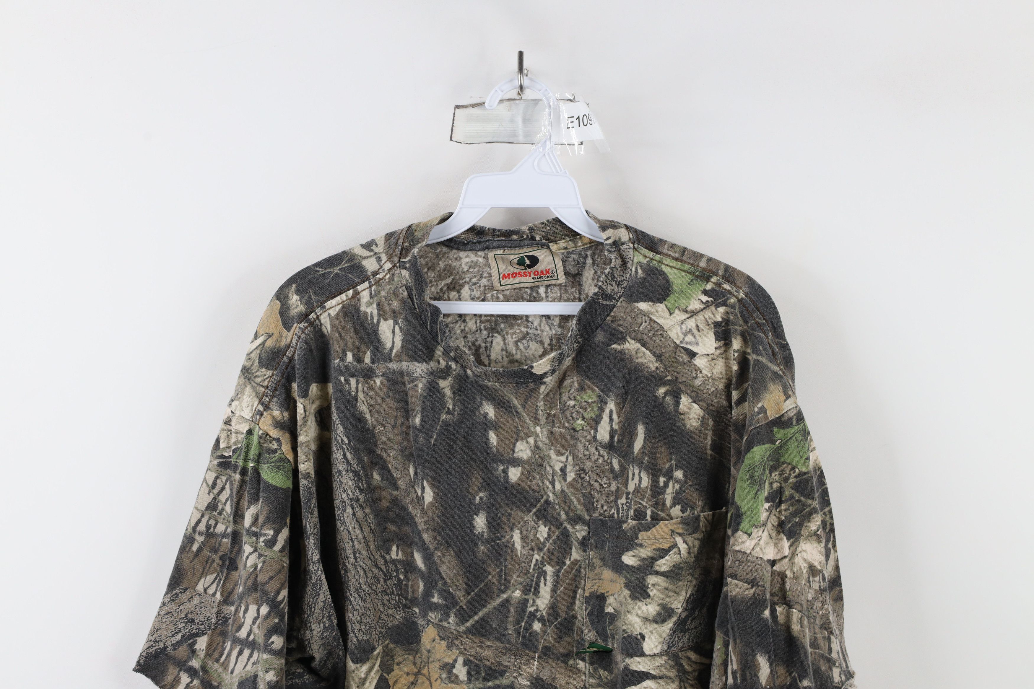 Mossy Oaks × Vintage Vintage 90s Mossy Oak Camouflage Pocket T-Shirt Cotton USA Size US XL / EU 56 / 4 - 2 Thumbnail