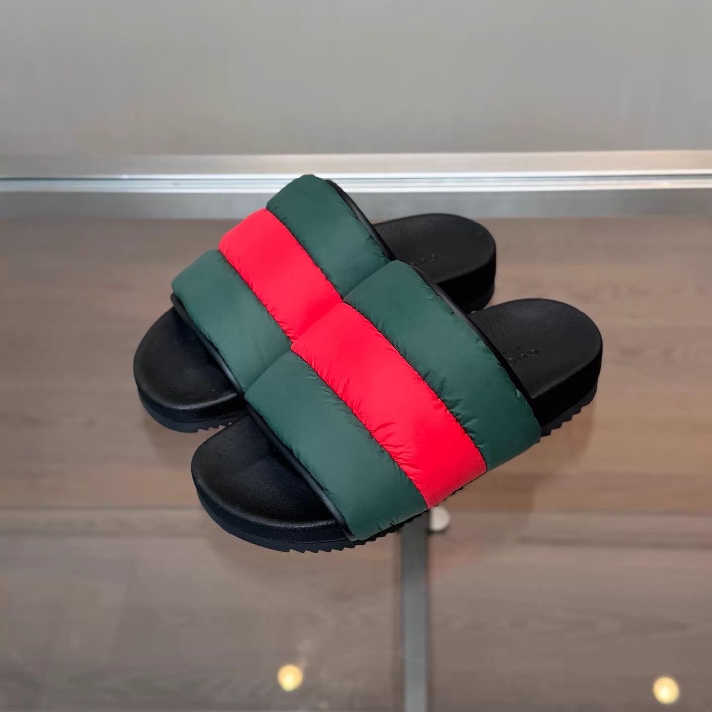 Gucci Gucci Red/Green Stripe Slippers Women's 35 NWT Size US 4.5 / IT 34.5 - 1 Thumbnail