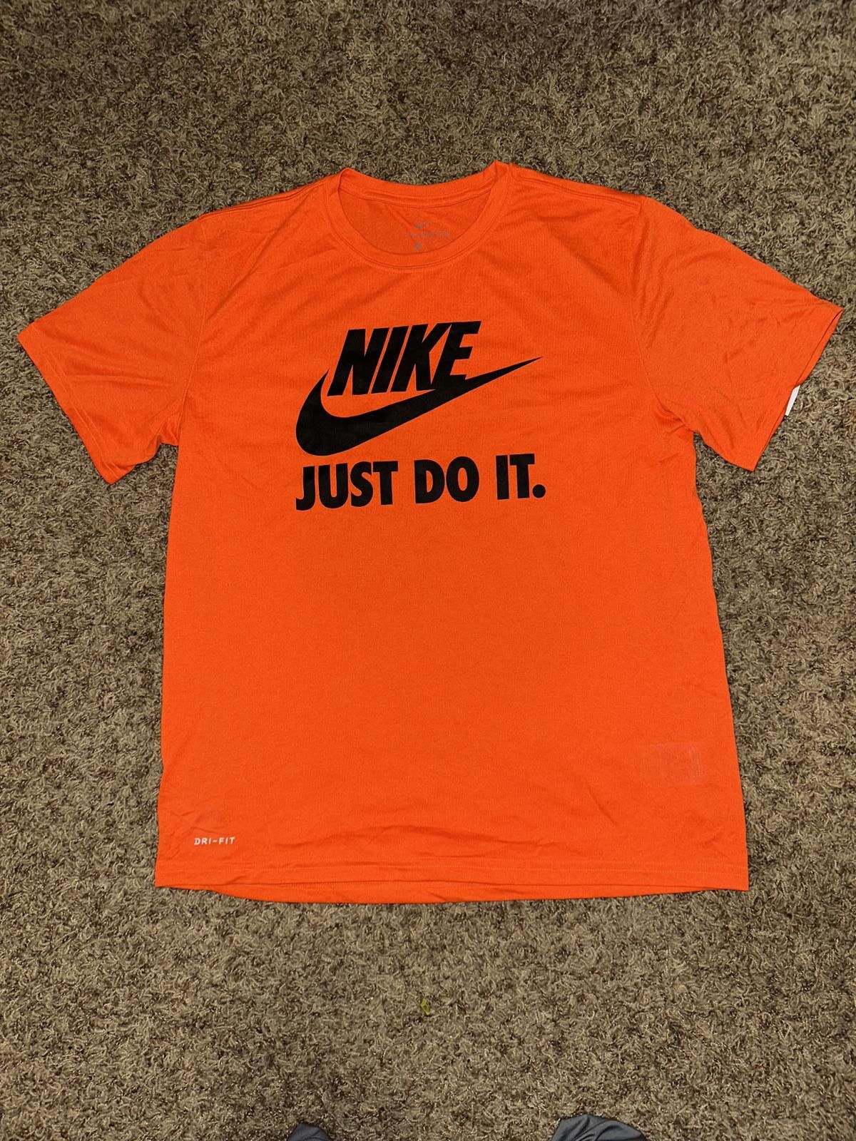 Nike Nike Men’s Dri-FIT Futura Swoosh Logo Just Do It T-Shirt Size US L / EU 52-54 / 3 - 1 Thumbnail