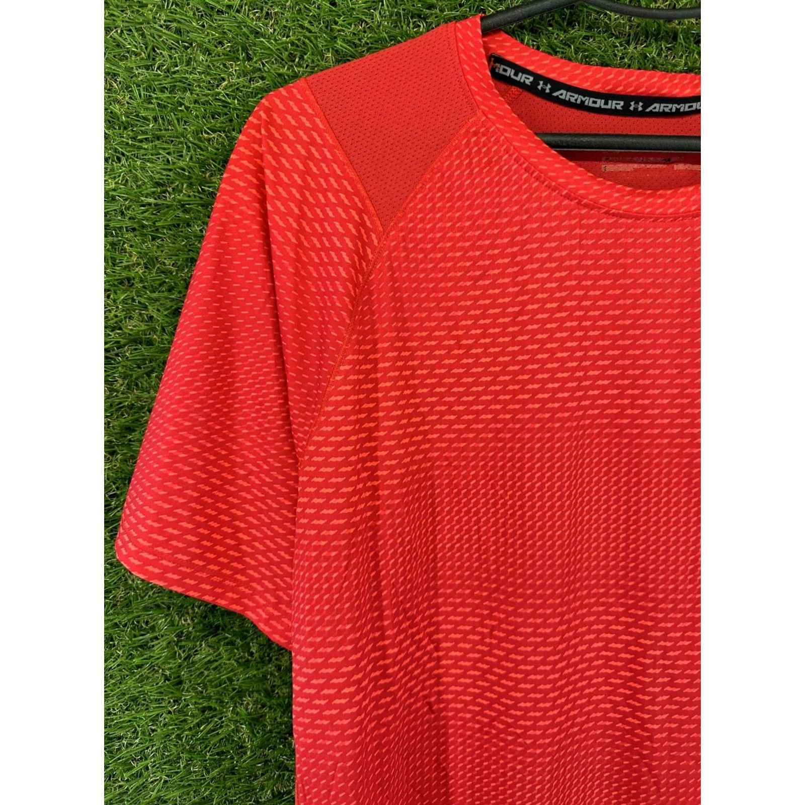 Under Armour UNDER ARMOUR 2018 MEN TRAINING COMPRESSION HEATGEAR SHIRT JERSEY ORIGINAL SIZE L RED Short Sleeve Crew Neck Jersey Crossfit T-Shirt Mens 2018 HeatGear Size US L / EU 52-54 / 3 - 4 Thumbnail