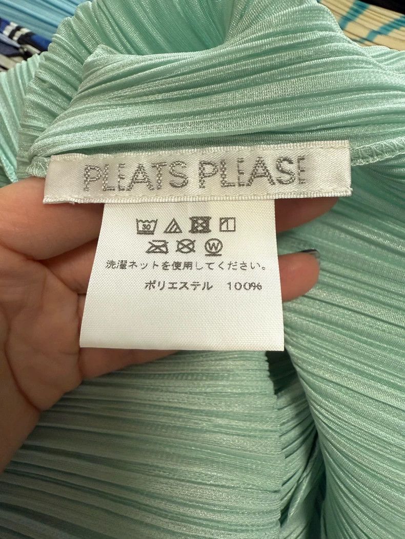 Issey Miyake Issey Miyake size:3 Mint green V-neck top Size XS / US 0-2 / IT 36-38 - 2 Thumbnail