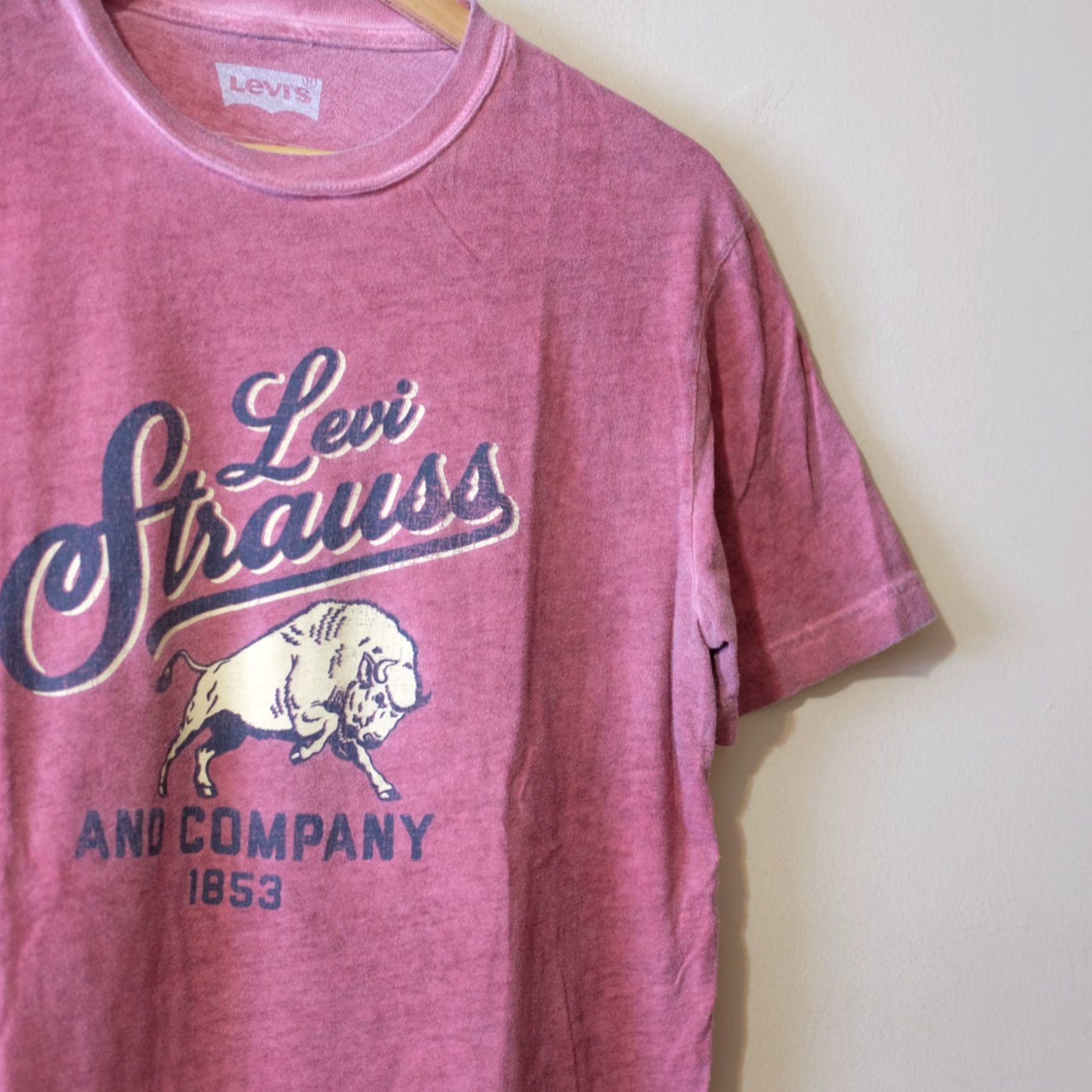 Levi's Levi's Graphic T-shirt 100% Cotton Lightweight Pink Men's Size M Logo Short Sleeve Crew Neck Shirt Vintage No Size US M / EU 48-50 / 2 - 3 Thumbnail