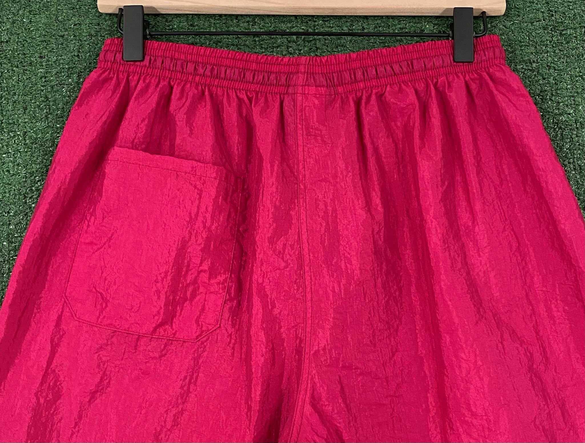 Umbro 90’s Umbro Embroidered Logo Fuscia Windbreaker Shorts Medium Size US 32 / EU 48 - 6 Thumbnail