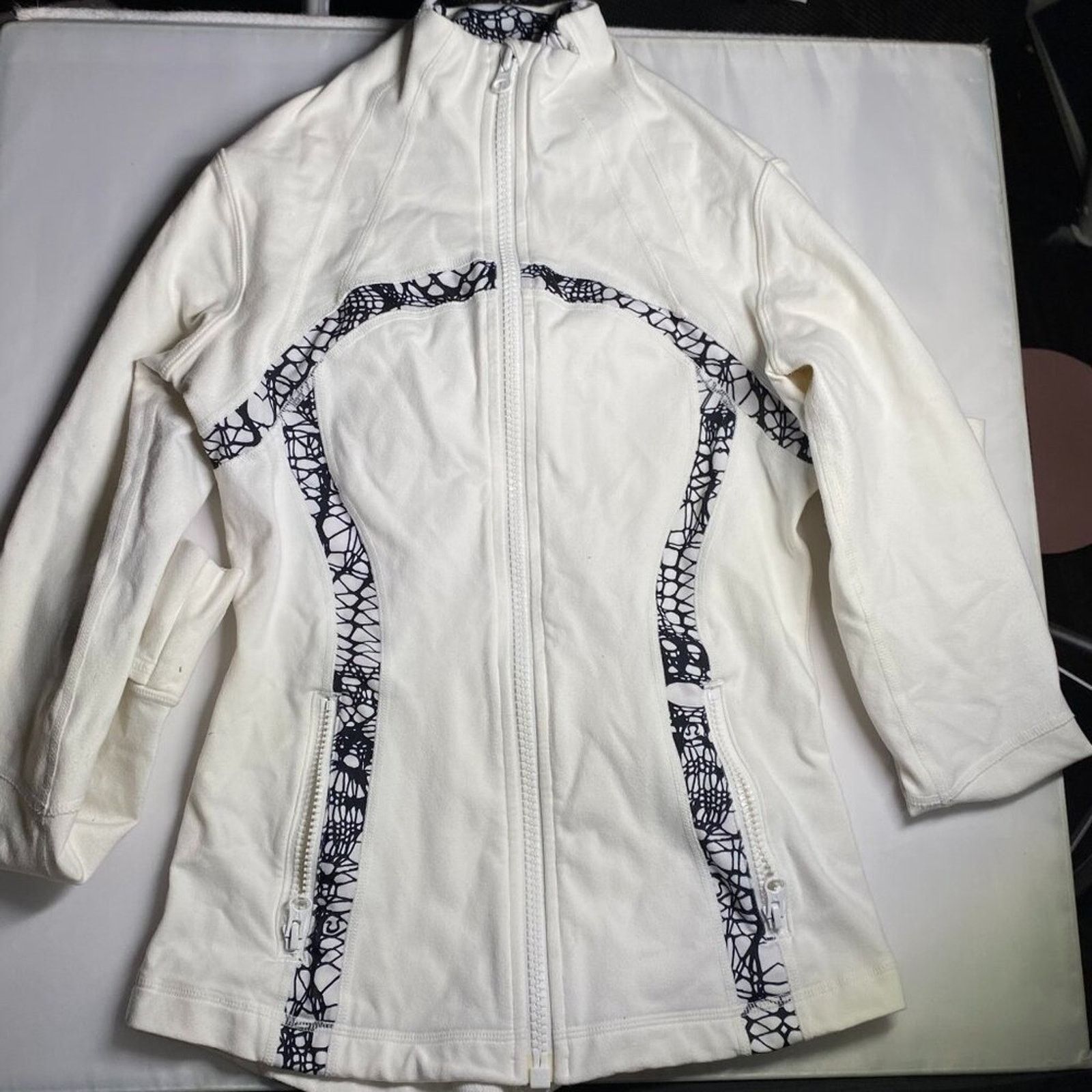 Lululemon Lululemon Define Jacket Brushed White / White Black Size M / US 6-8 / IT 42-44 - 1 Thumbnail