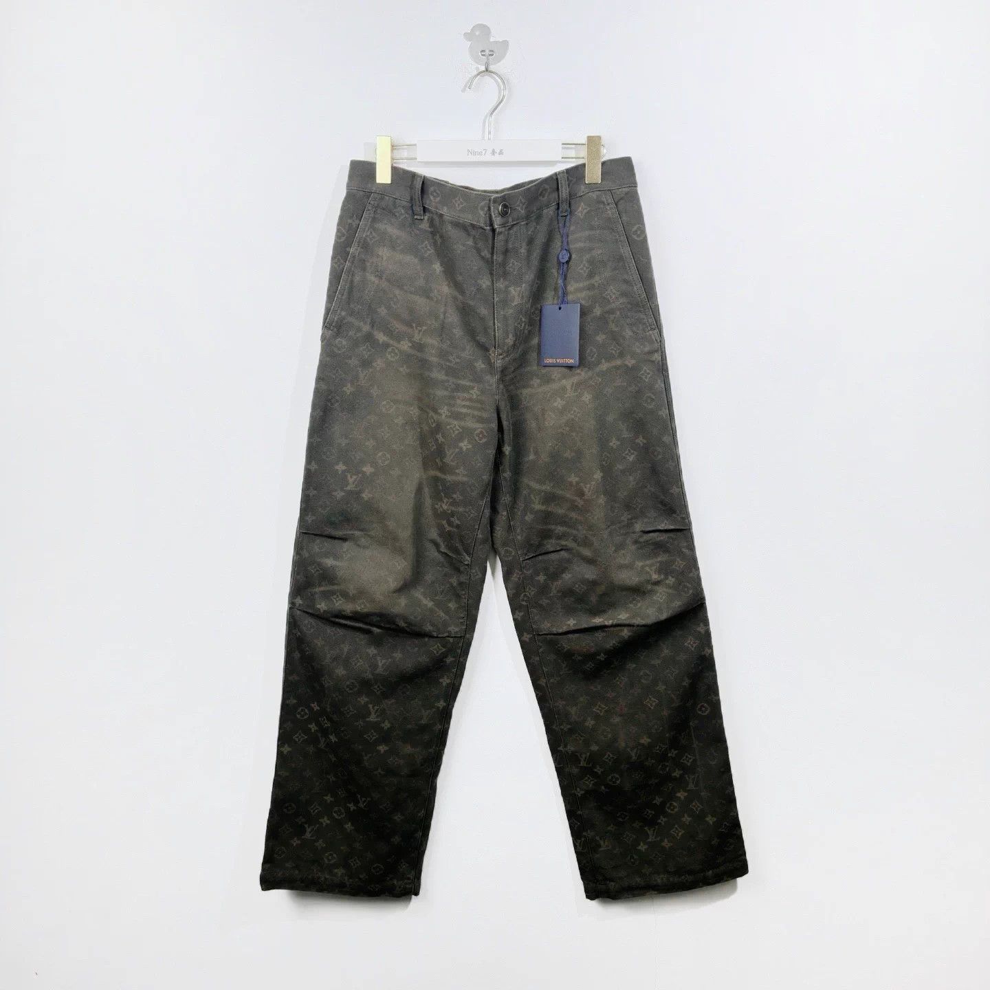 Louis Vuitton Louis Vuitton 26 Monogram Allover Logo Zip Pocket Jeans 38 Size US 38 / EU 54 - 1 Thumbnail