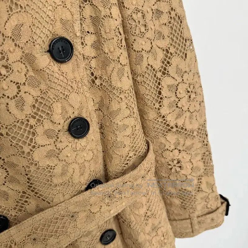 Burberry Burberry Lightweight Yellow Women's Trench Coat. Size S / US 4 / IT 40 - 2 Thumbnail