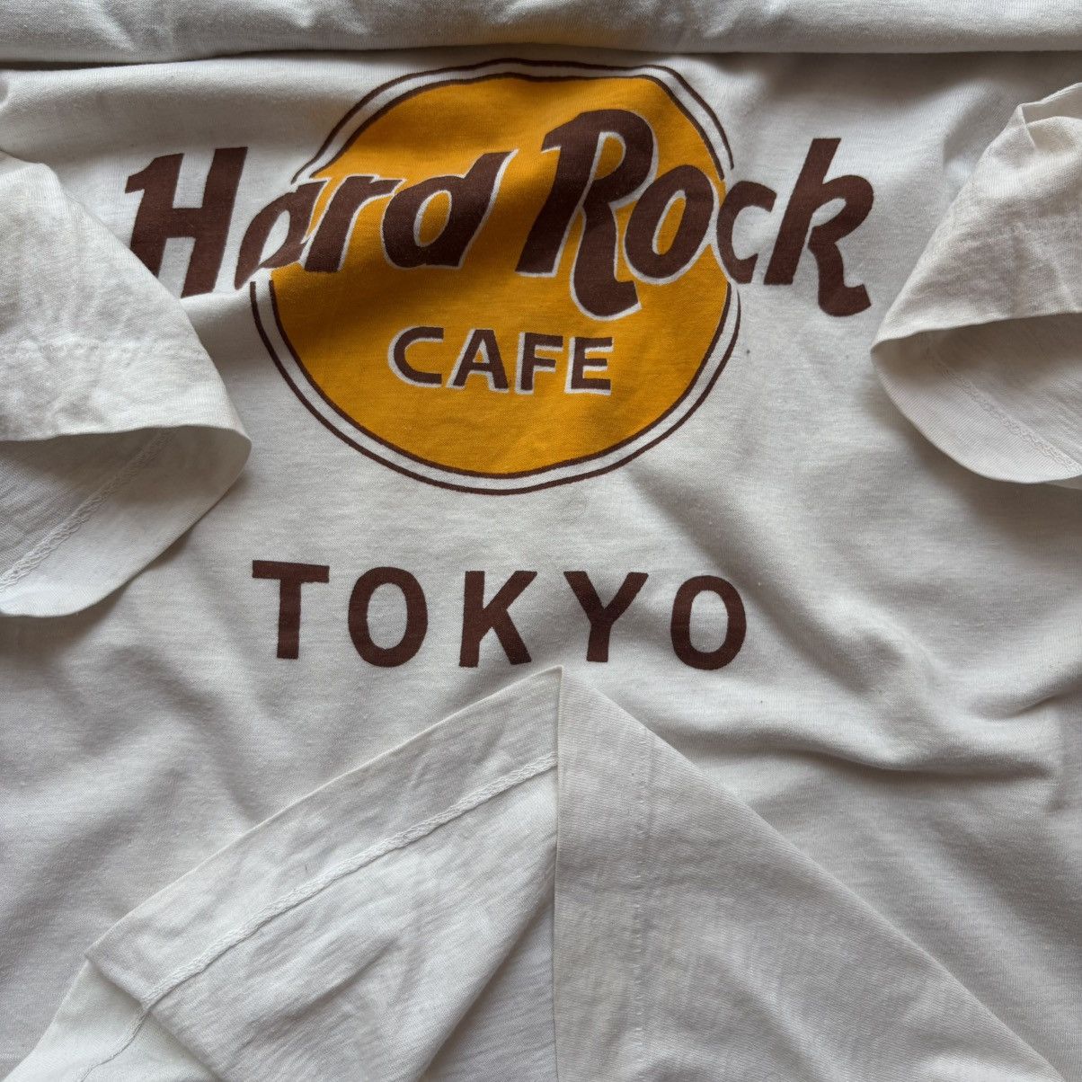 Hard Rock Cafe Vtg 80’s Distressed Hard Rock Cafe Tokyo Japan T-Shirt Size US M / EU 48-50 / 2 - 4 Thumbnail