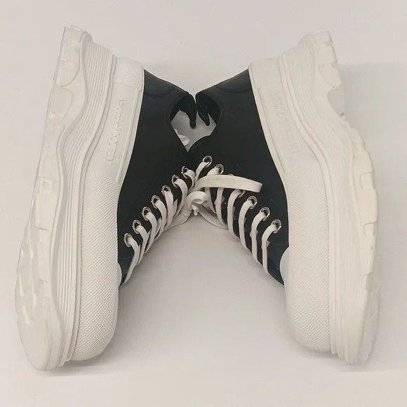 Alexander McQueen Alexander McQueen Tread Slick Low Top Sneakers - EU44.5/US Size US 11.5 / EU 44-45 - 4 Thumbnail