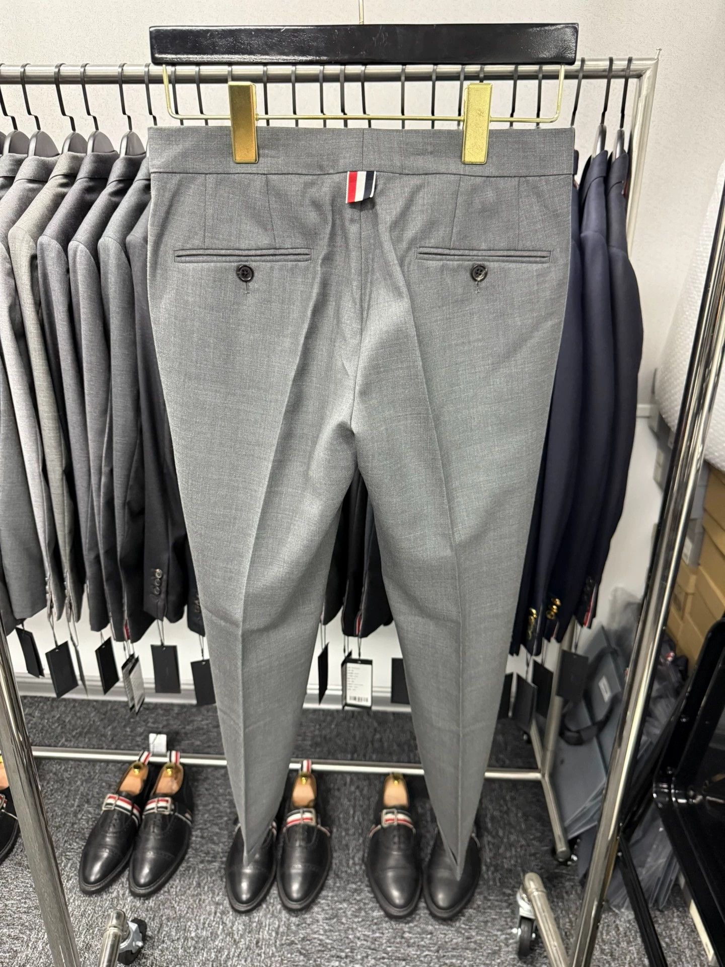 Thom Browne Thom Browne Women's Mid-Gray Wool Slim Trousers Size 38 Size 26" / US 2 / IT 38 - 2 Thumbnail