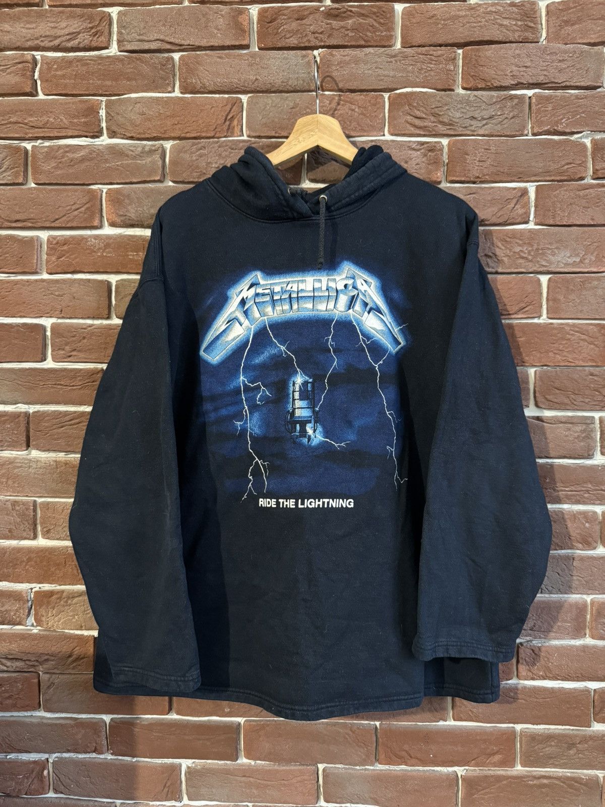 Band Tees Vintage 90s Metallica Ride the Lightning Black Hoodie Metal Size US XL / EU 56 / 4 - 1 Thumbnail