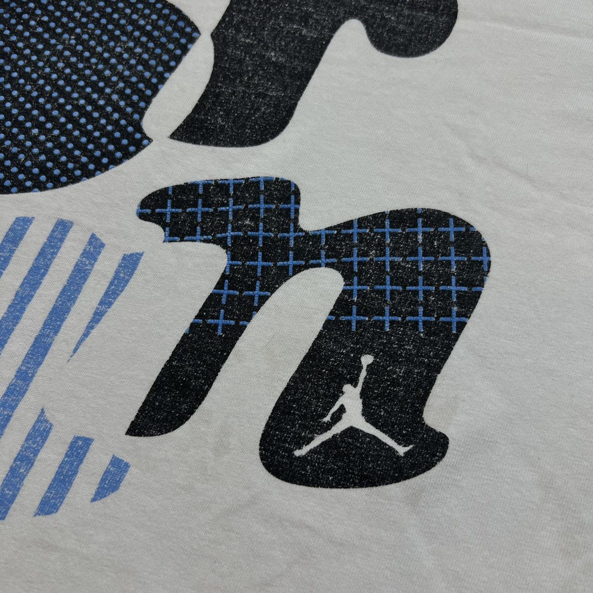 Nike 90s Nike Air Jordan Vintage Big Logo Retro Tee T-Shirt Size US L / EU 52-54 / 3 - 5 Thumbnail