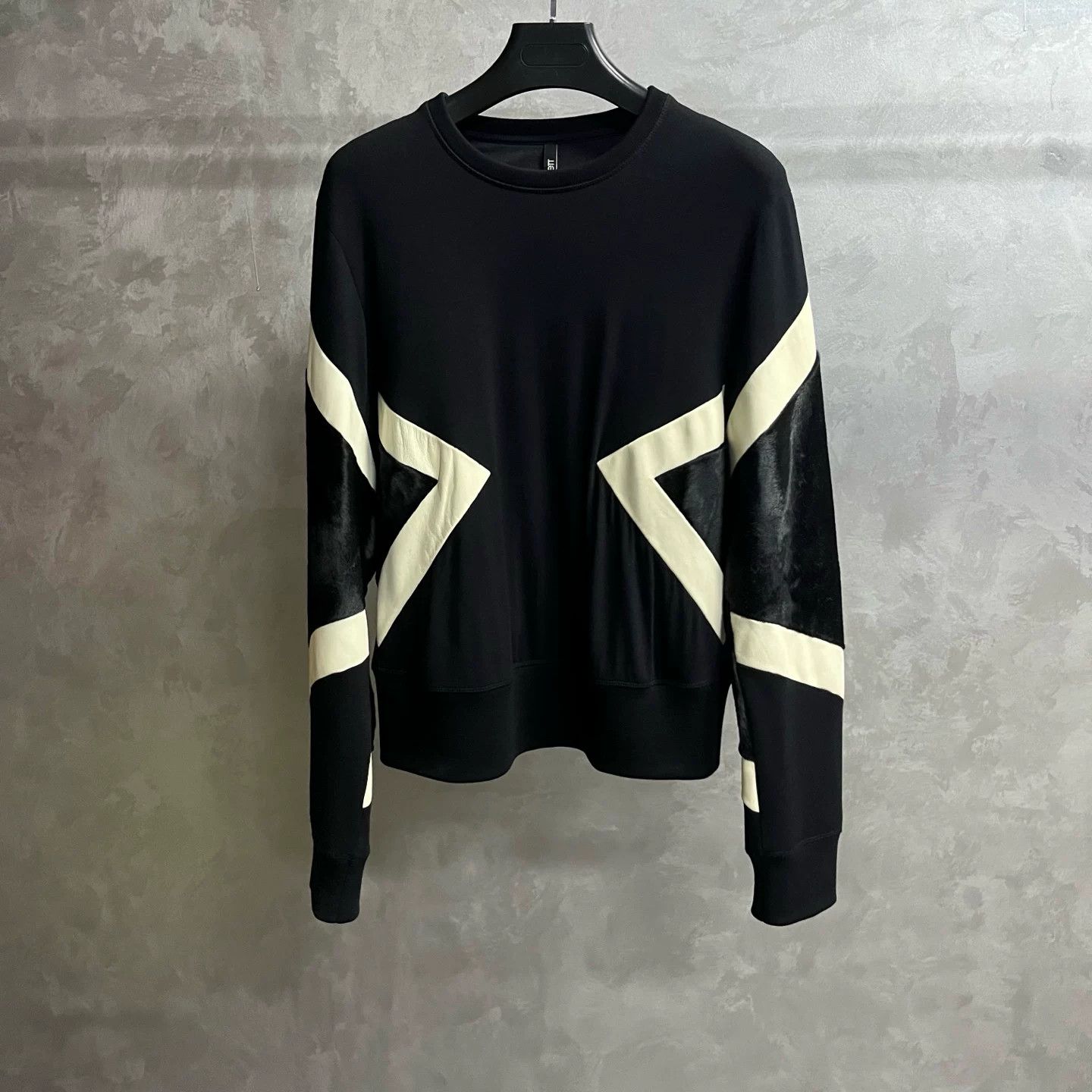 Neil Barrett Neil Barrett Printed Graphic Black Hoodie S Men Size US S / EU 44-46 / 1 - 1 Thumbnail