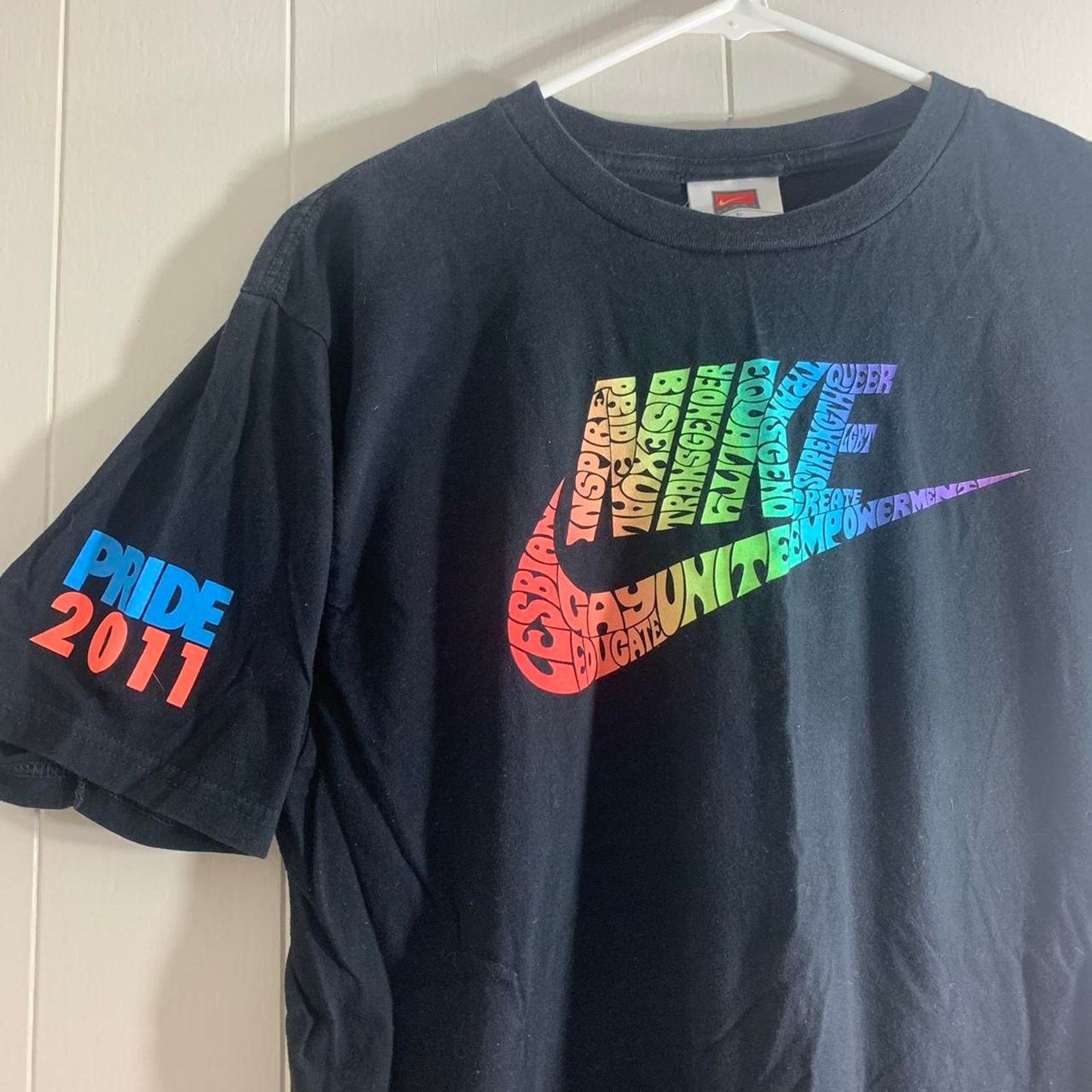 vintage Y2K 2011 TEAM NIKE GAY PRIDE swoosh tee shirt LARGE Tops