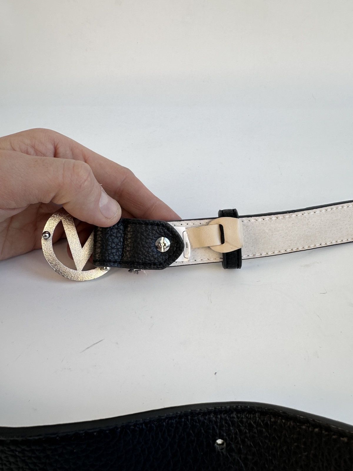 MARIO VALENTINO Italy Black Faux Leather Belt Circle Buckle  display picture 2