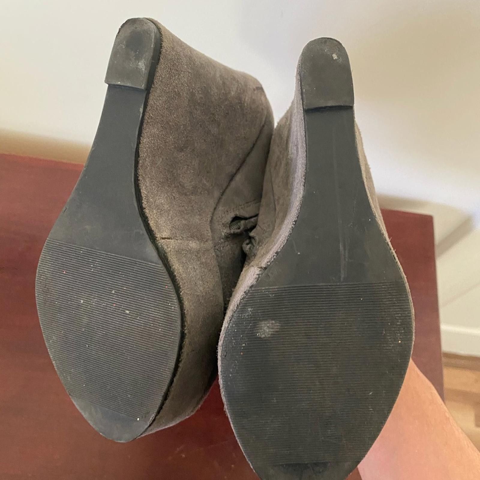 Urban Outfitters Deena & Ozzy Suede Platform Wedge Booties – Gray, Size 6 Size US 6 / IT 36 - 5 Thumbnail