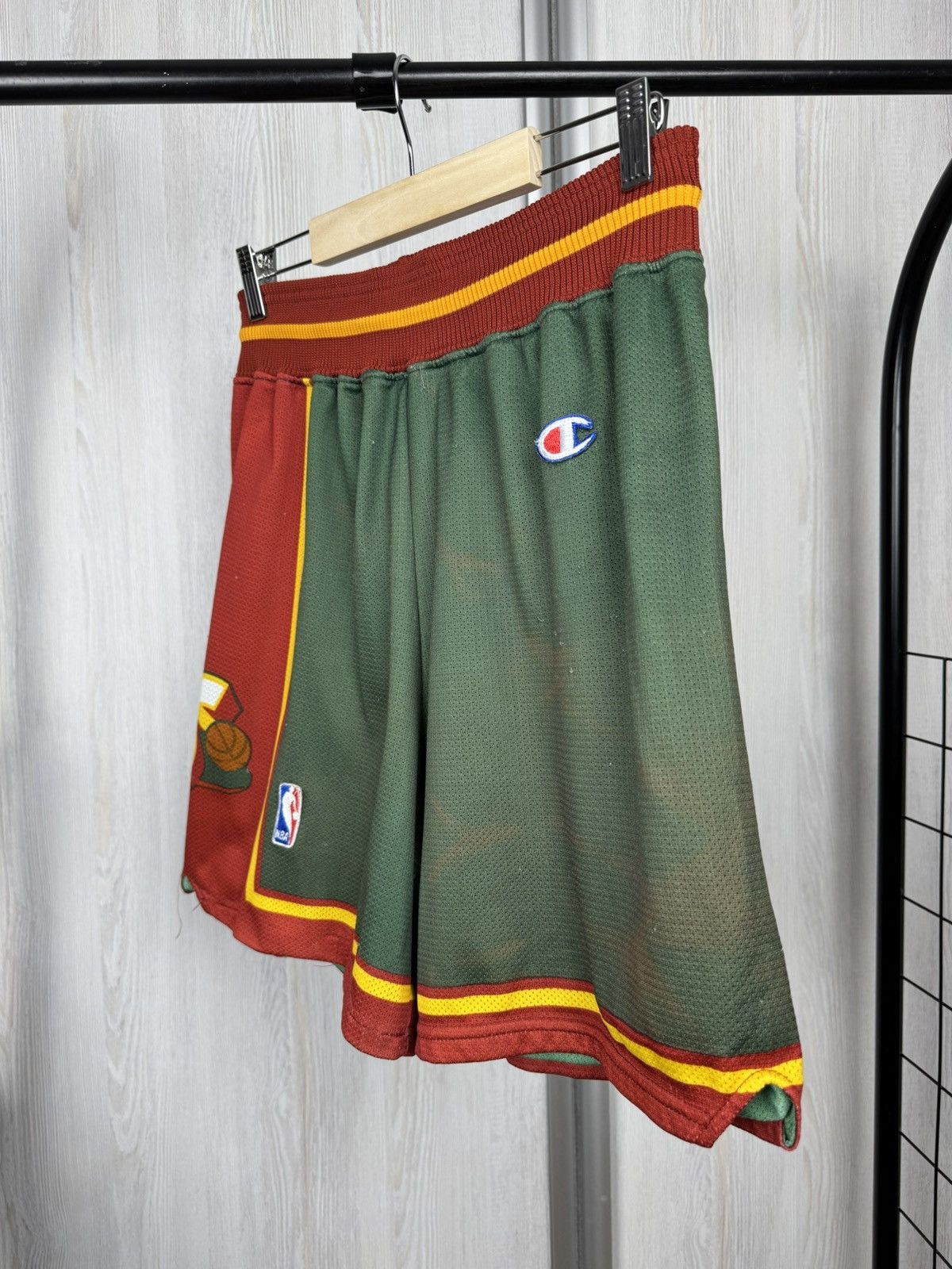 Champion 1998-1999 Seattle Supersonics Basketball Shorts Champion S Size US 30 / EU 46 - 4 Thumbnail