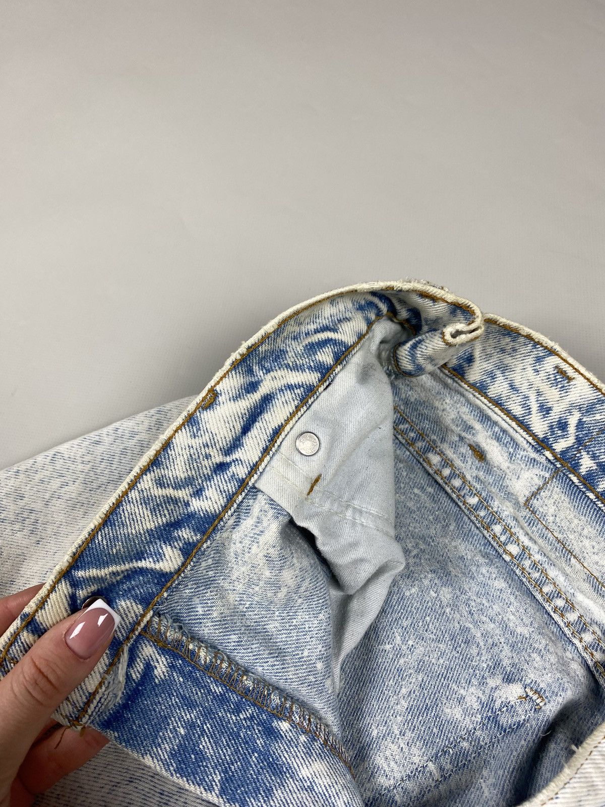 Levi's × Vintage VTG 90s Levi’s 550 men’s light blue jeans size 32 30 USA Size US 32 / EU 48 - 17 Thumbnail