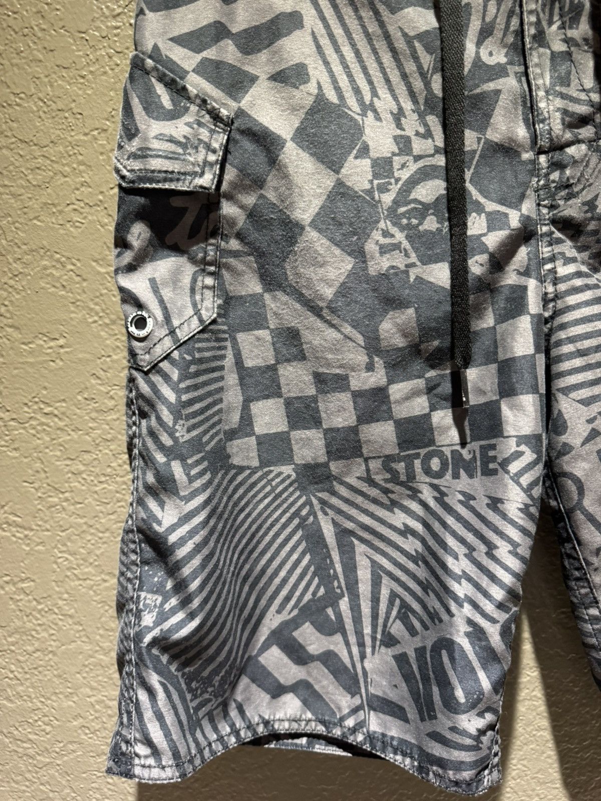 Volcom Vintage Volcom Surf Board Swim Shorts Dark Grey Black Y2k Size US 30 / EU 46 - 8 Thumbnail