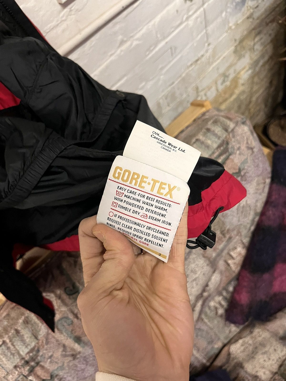 Mountain Equipment Company × Vintage Vintage MEC Red Gore Tex Rain Jacket Size US L / EU 52-54 / 3 - 6 Thumbnail