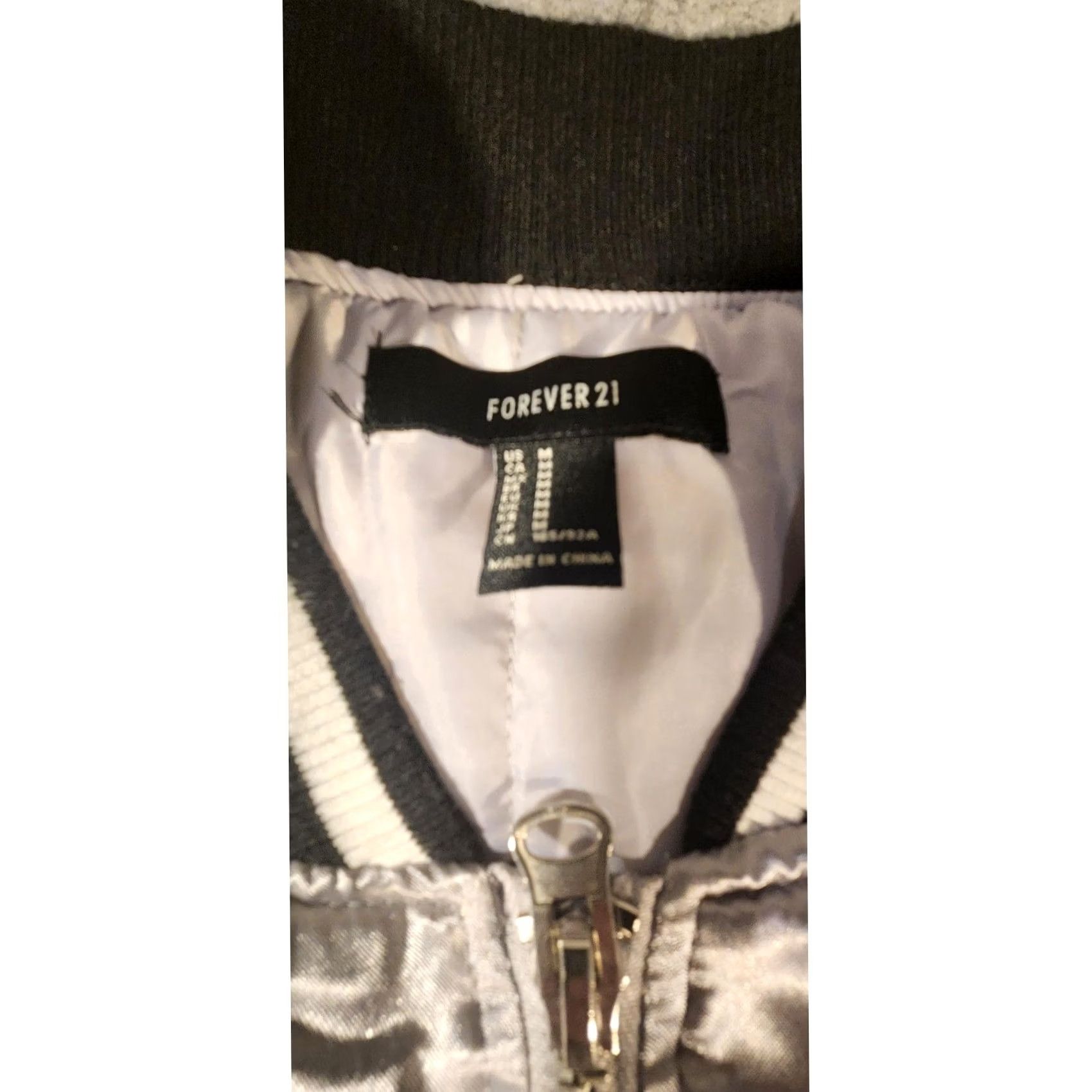 Forever 21 VINTAGE Forever 21 Bomber Jacket Womens Large Silver Space Babe Rocket Shirt Size L / US 10 / IT 46 - 5 Thumbnail