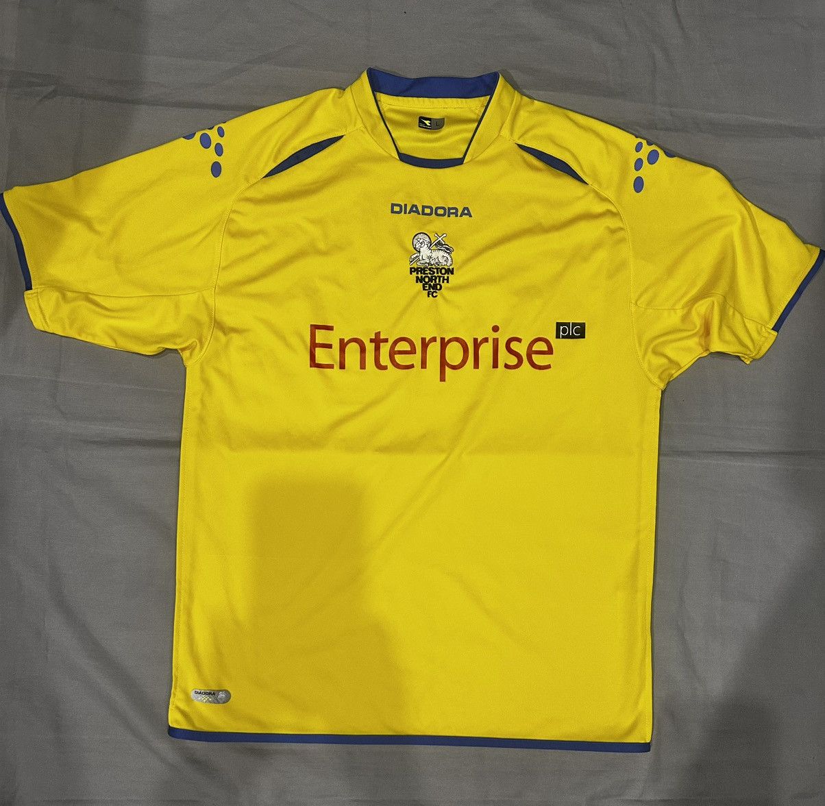 Diadora Sheffield Wednesday home football shirt jersey DIADORA Size US L / EU 52-54 / 3 - 1 Thumbnail