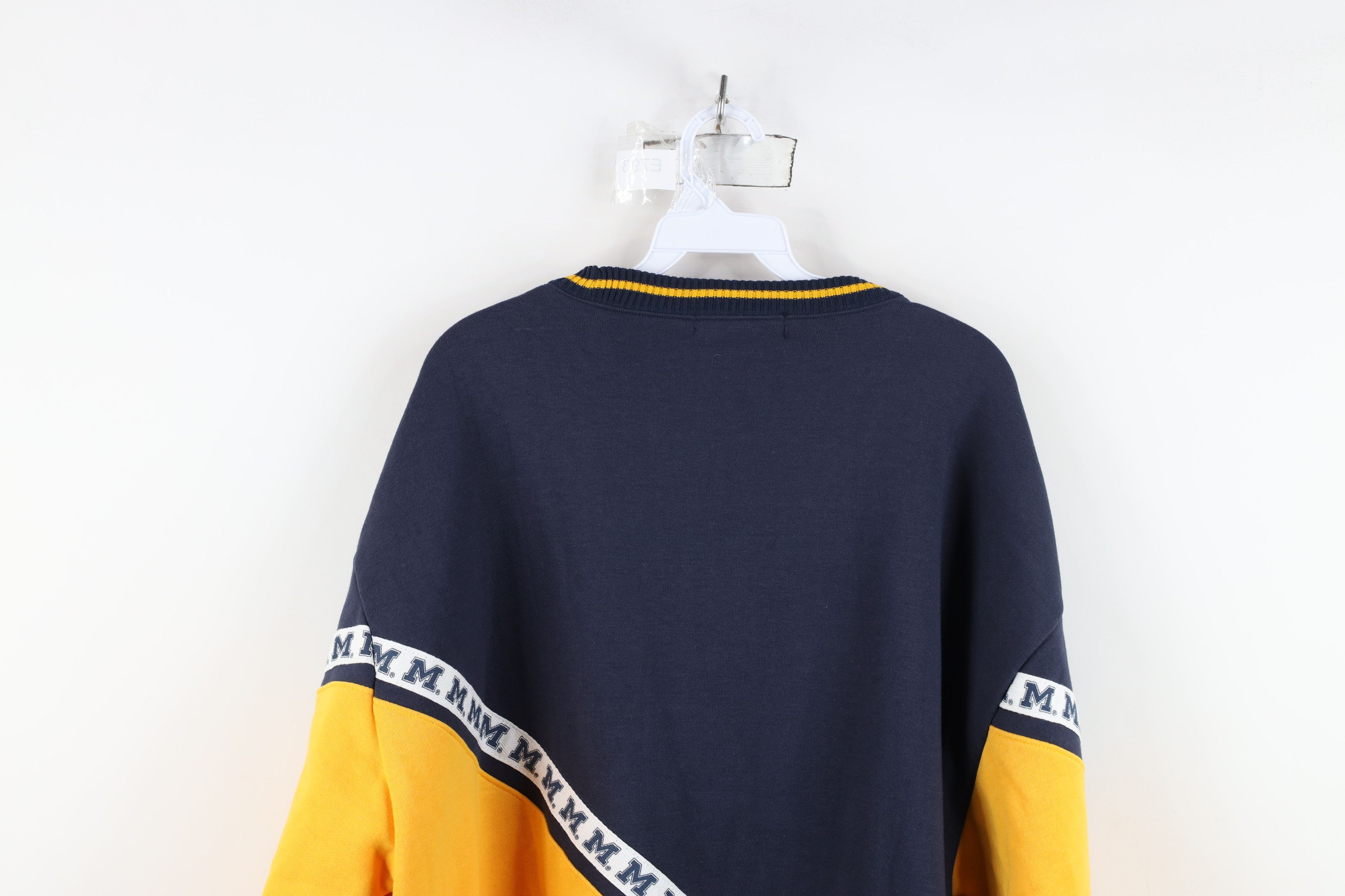 Vintage Deadstock Vintage University of Michigan Crest Sweatshirt Size US XXL / EU 58 / 5 - 12 Thumbnail
