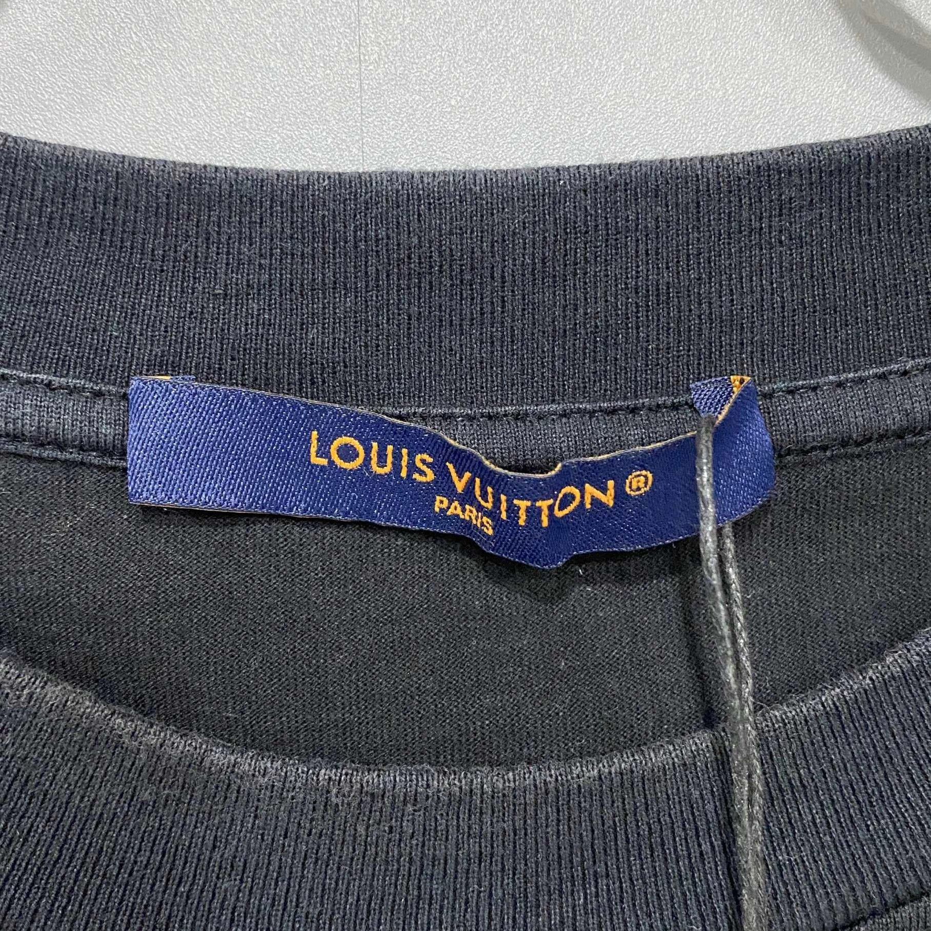 Louis Vuitton LV Black Gradient Monogram AOP T-shirt XS Size XS / US 0-2 / IT 36-38 - 4 Thumbnail