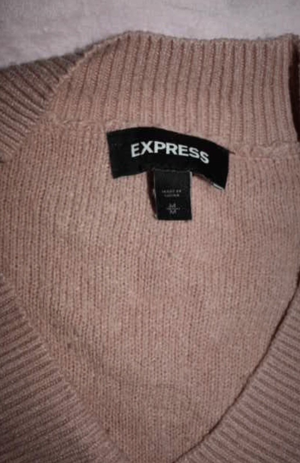 Express Cozy Pink Express Womens V Neck Sweater 3/4 Sleeve Medium Size M / US 6-8 / IT 42-44 - 2 Thumbnail