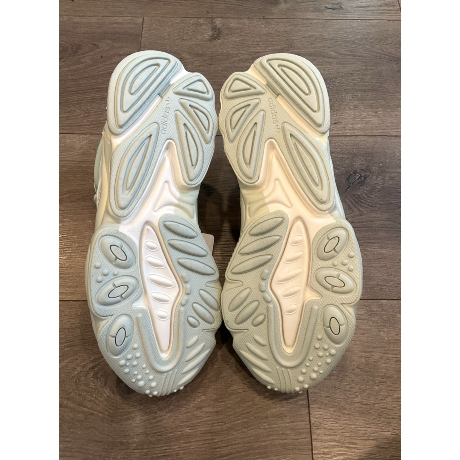 Adidas Adidas Ozweego W Size 6.5 Linen Green Feather Grey Sneaker Womens Size US 7 / IT 37 - 7 Thumbnail