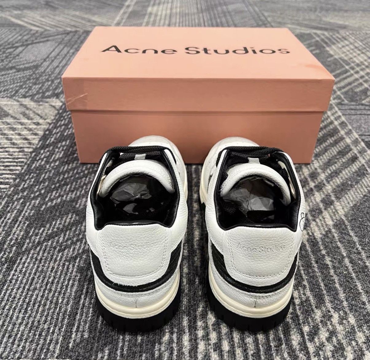 Acne Studios Acne Studios Black and White Panda Leather Sneakers J42 Size US 6 / IT 36 - 5 Thumbnail