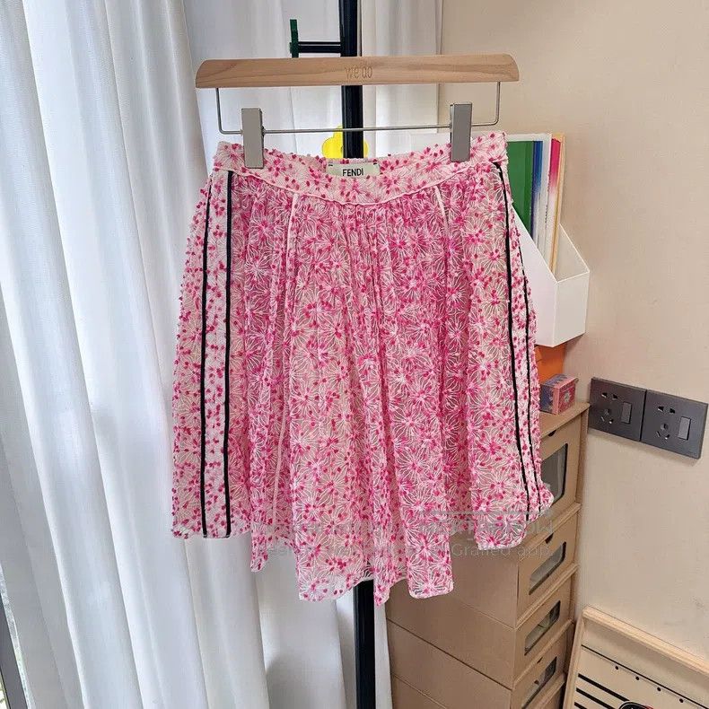 Fendi Fendi Pink Velvet Embroidered Skirt Size 26" / US 2 / IT 38 - 2 Thumbnail