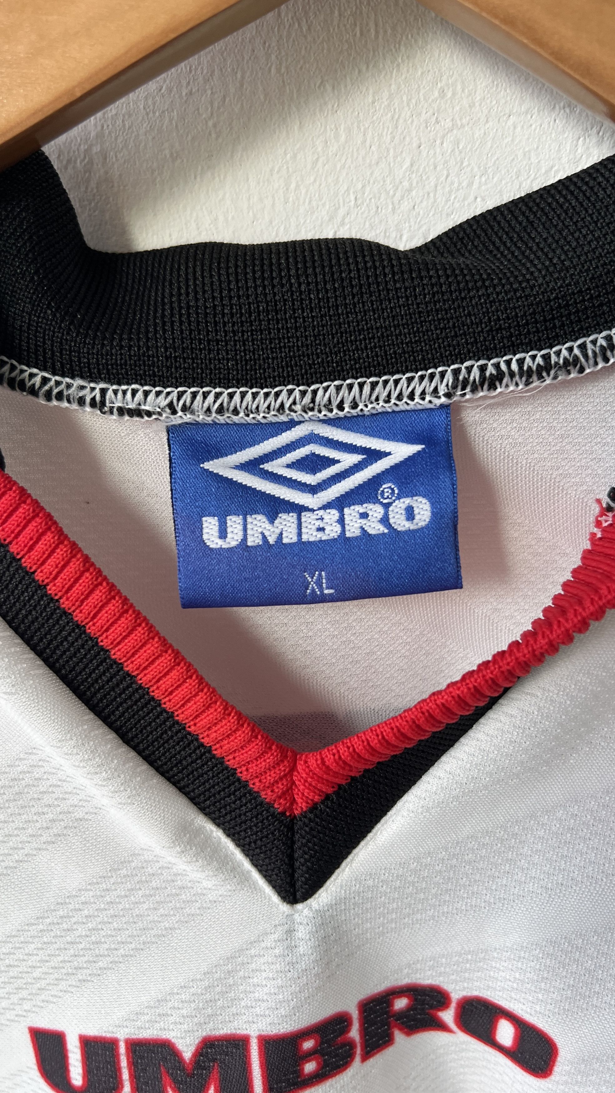 Umbro (XL) Manchester United 1996-97 Away Shirt Beckham #10 Kit Size US XL / EU 56 / 4 - 3 Thumbnail