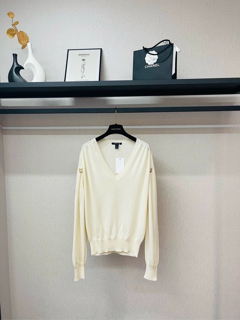 Louis Vuitton Louis Vuitton Creamy white V-neck gold button sweater Size S / US 4 / IT 40 - 1 Thumbnail