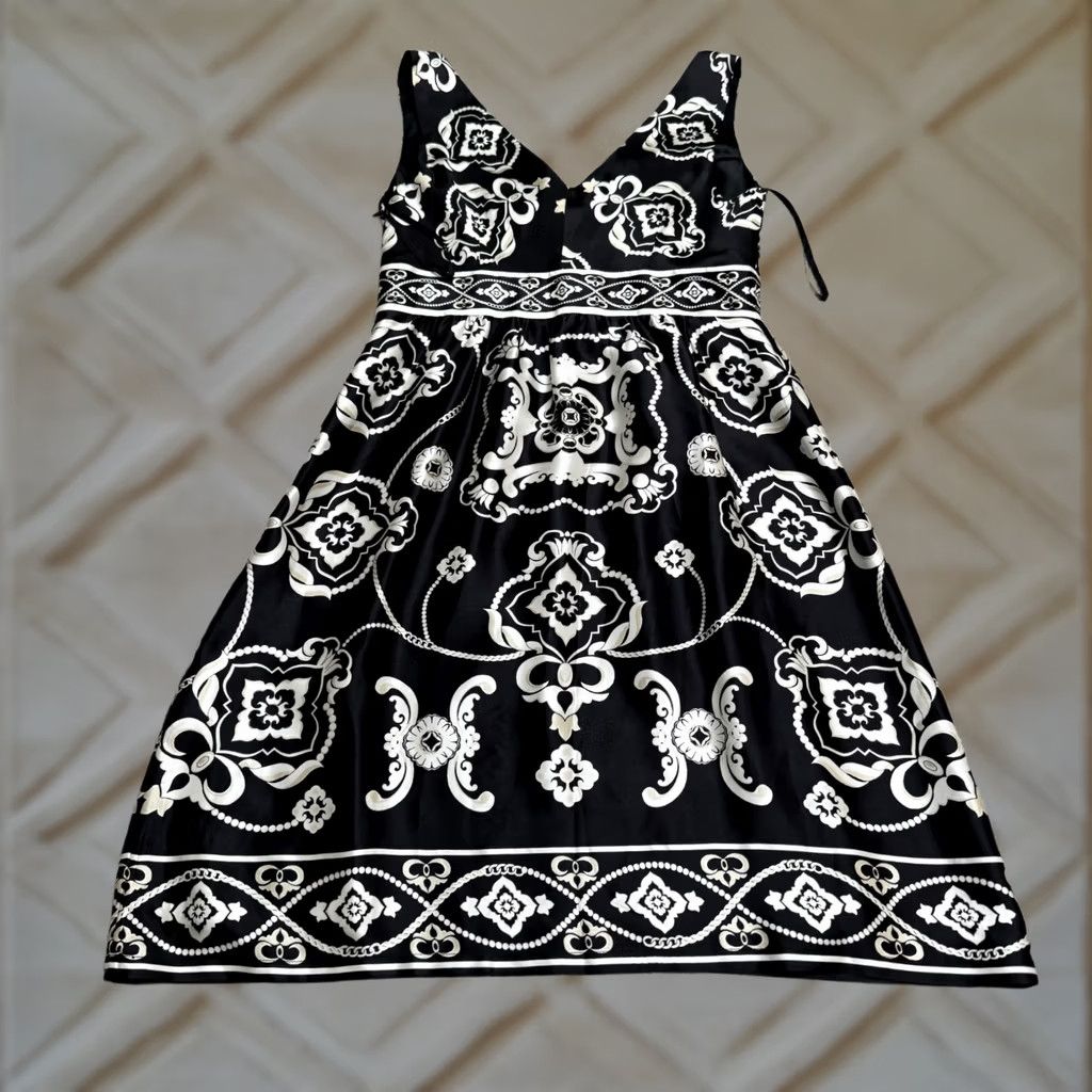White House Black Market White House Black Market Silk Satin Paisley Damask A-Line Dress 4 Black White Damask Paisley Satin Silk Sleeveless Midi V-Neck Zip Dress Womens 4 XS? Size S / US 4 / IT 40 - 1 Thumbnail
