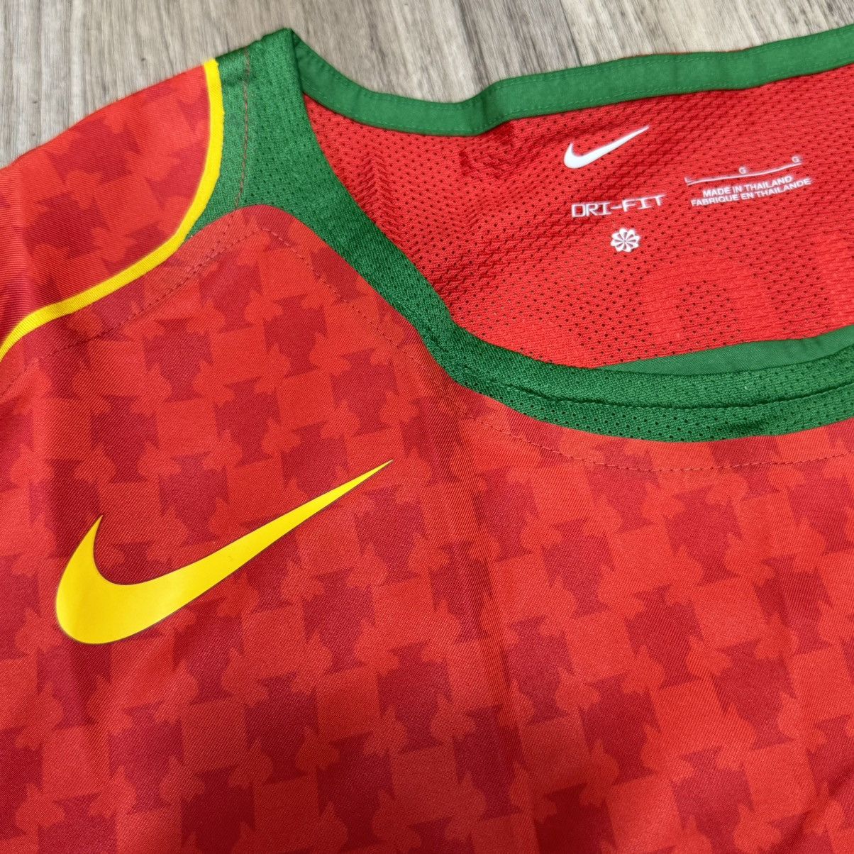 Nike Portugal 2004 retro home shirt #7 Figo Size US L / EU 52-54 / 3 - 6 Thumbnail
