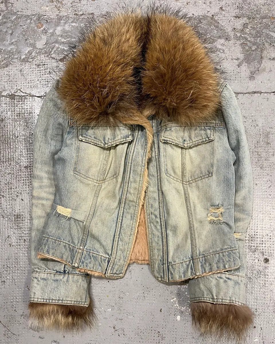 Dolce & Gabbana 2000s Dolce & Gabbana Light Blue Denim Fur-Collar Distressed Denim Jacket Size XS / US 0-2 / IT 36-38 - 4 Thumbnail
