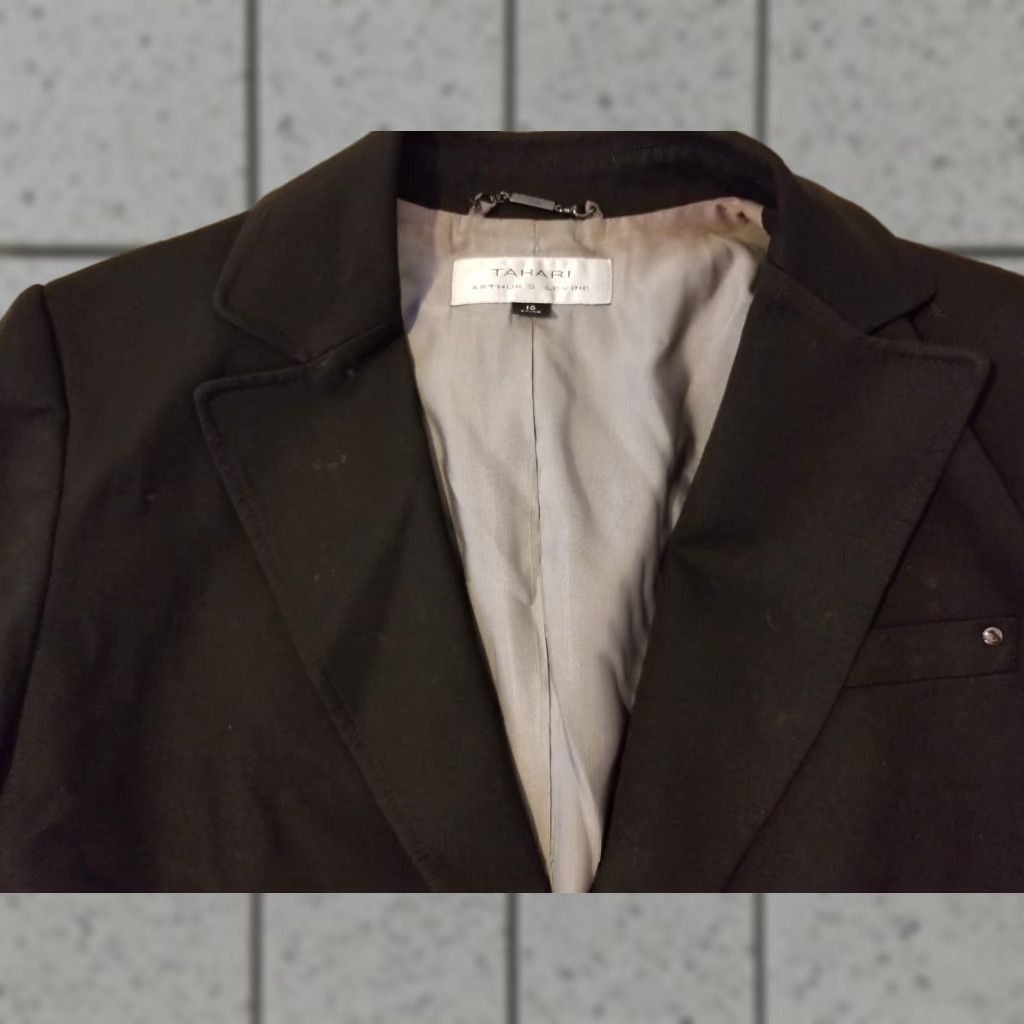 Vintage Womens Tahari Blazer 10 Black Regular Fit Notch Lapel Single-Breasted Jacket Coat, Business, Womens, Tahari, Black, Blazer, Suit Jacket Size L / US 10 / IT 46 - 1 Thumbnail