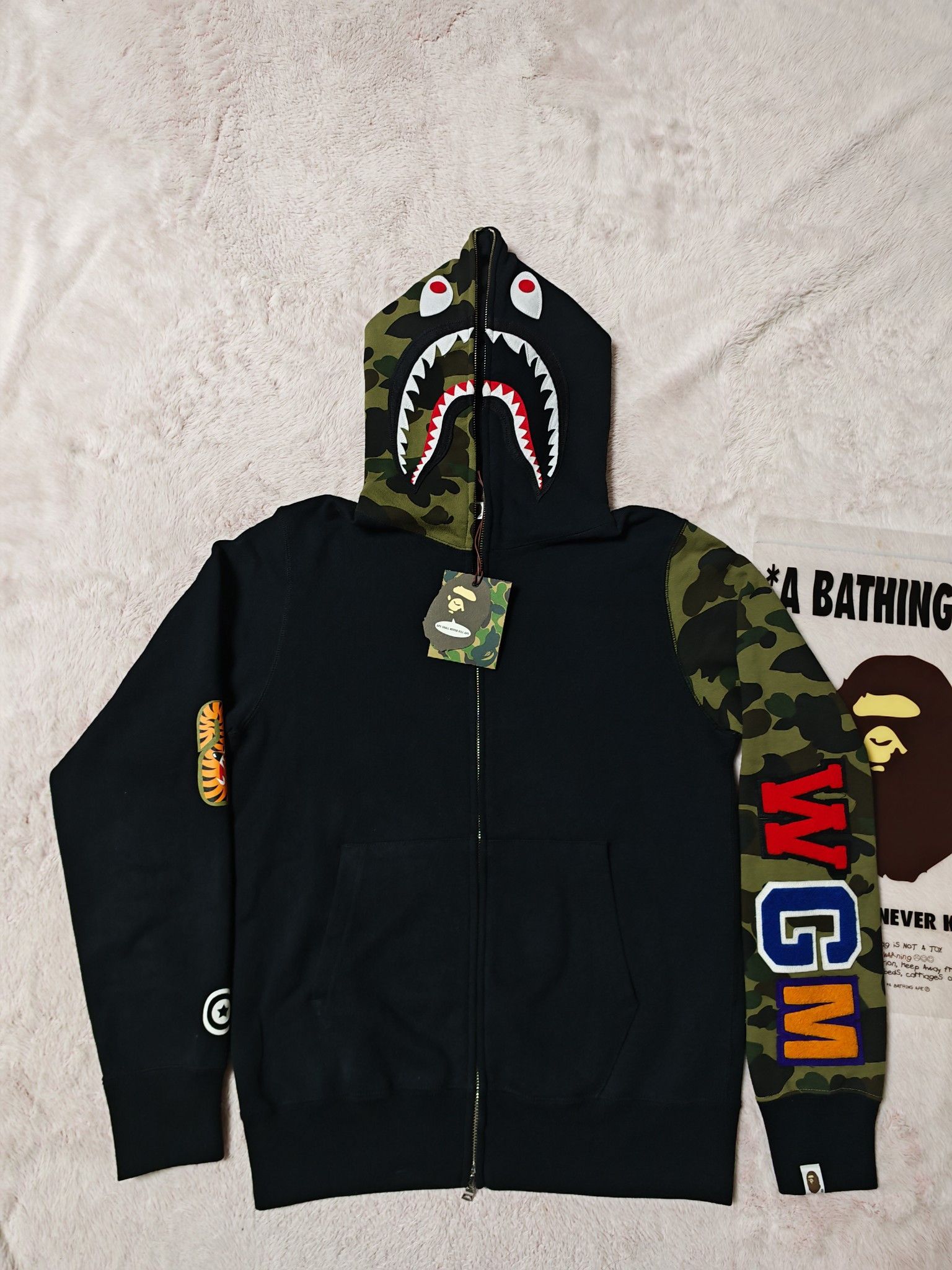 Bape A BATHING APE Camo Shark Zip Hoodie Size M Size US M / EU 48-50 / 2 - 1 Thumbnail