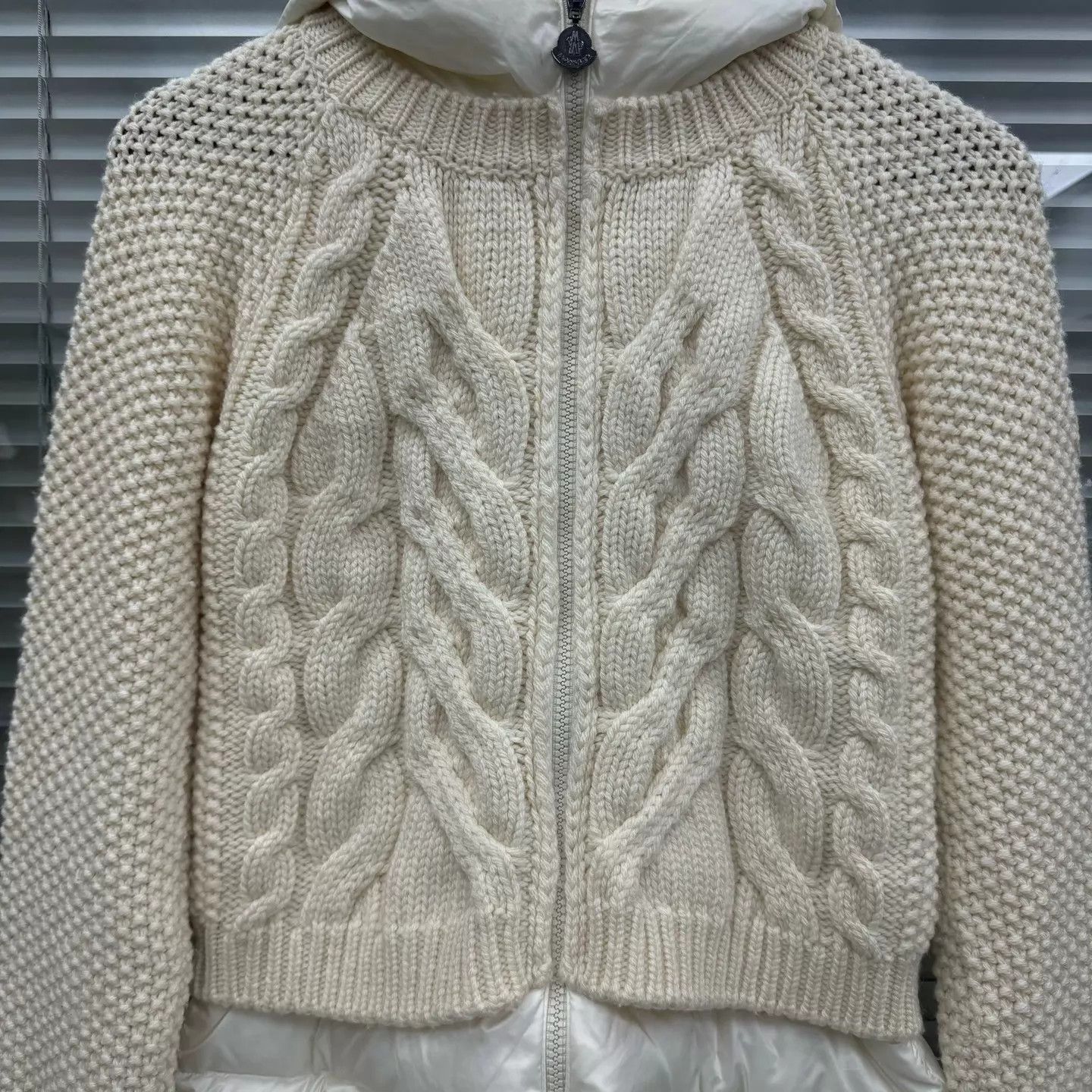 Moncler Moncler White Knit Panel Down Jacket S Minor Stain Size S / US 4 / IT 40 - 8 Thumbnail