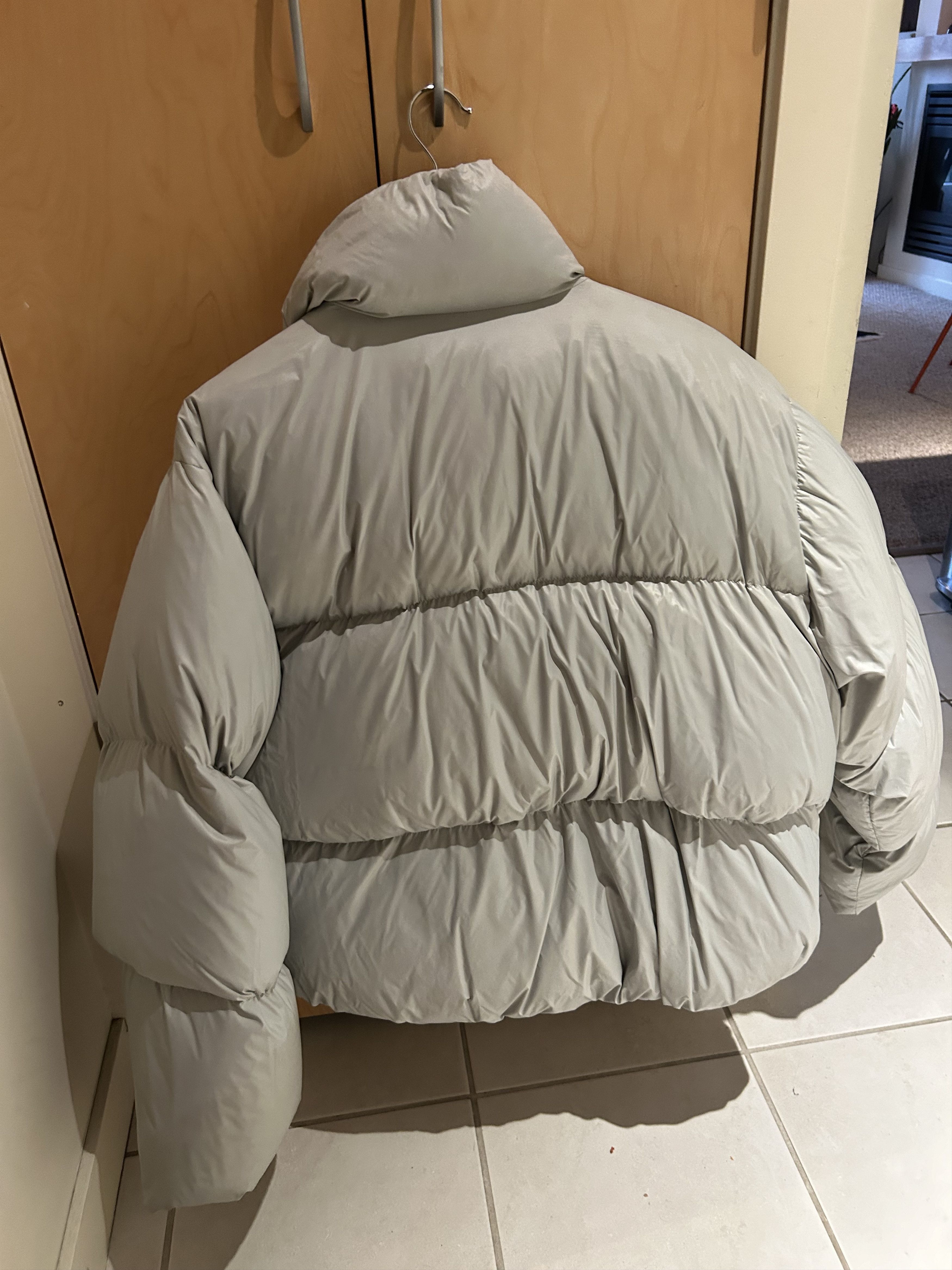 Low Classic down jacket