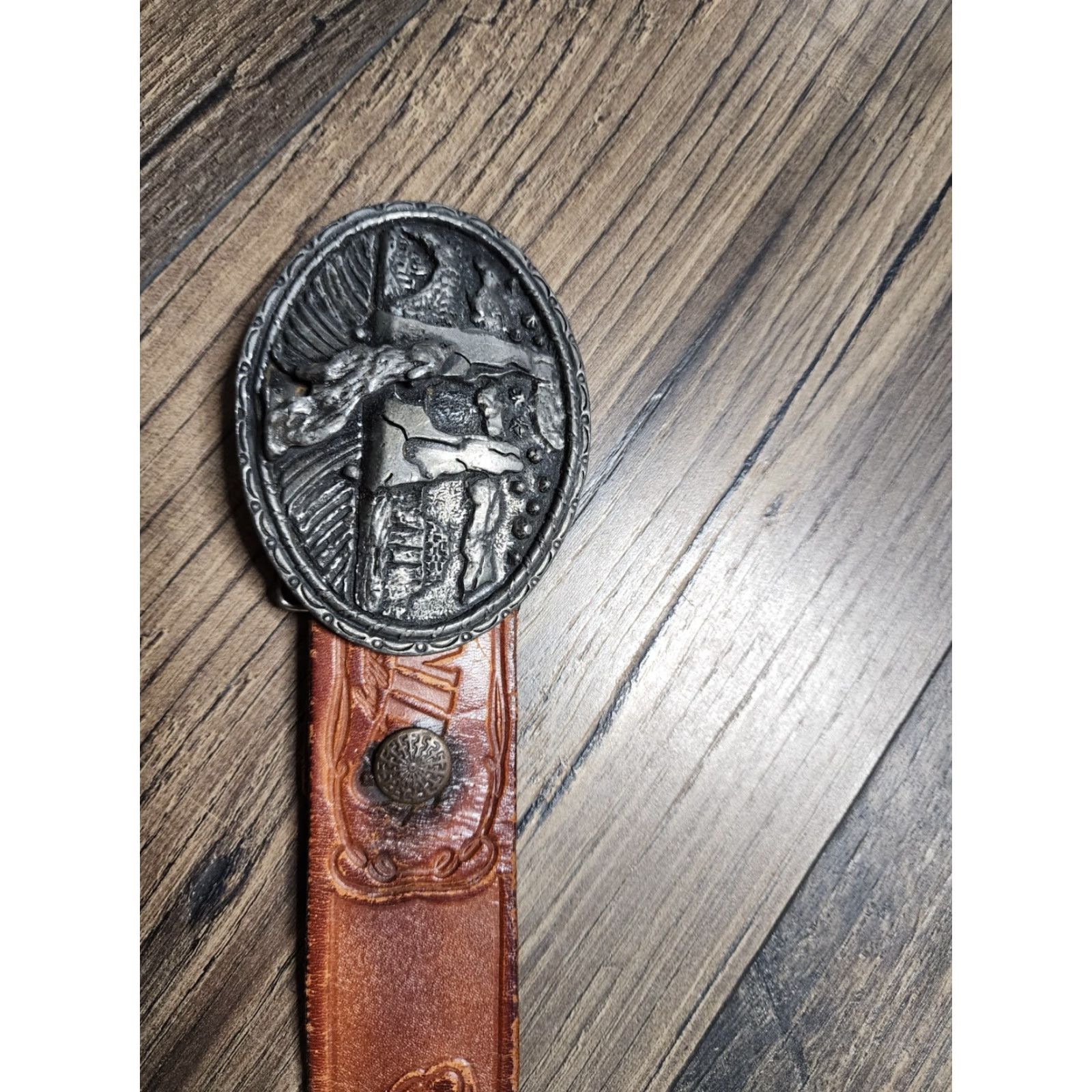 Vintage VINTAGE Wolf Howling Belt Buckle Western USA 1.5 in Silver Mens Belt Buckle Wolf Decor Cowboy Cowgirl Western Theme Vintage Buckle 1970s-1990s Mens Size ONE SIZE - 3 Thumbnail
