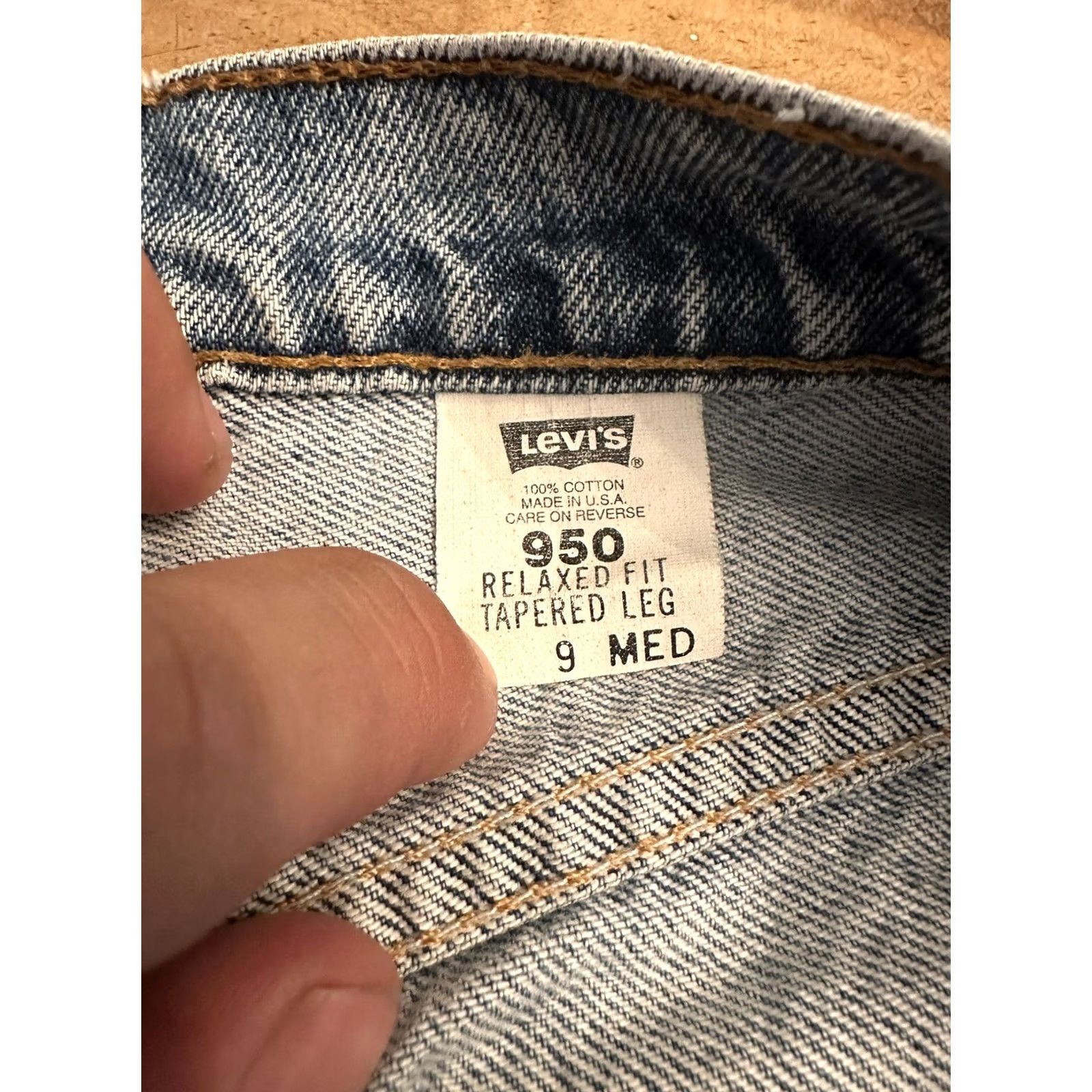 Vintage VINTAGE Levi’s Orange Tab Relaxed Fit Tapered 950 Jeans Mens Size 8 Medium Light Wash Blue Denim 1990s USA Size 30" / US 8 / IT 44 - 6 Thumbnail
