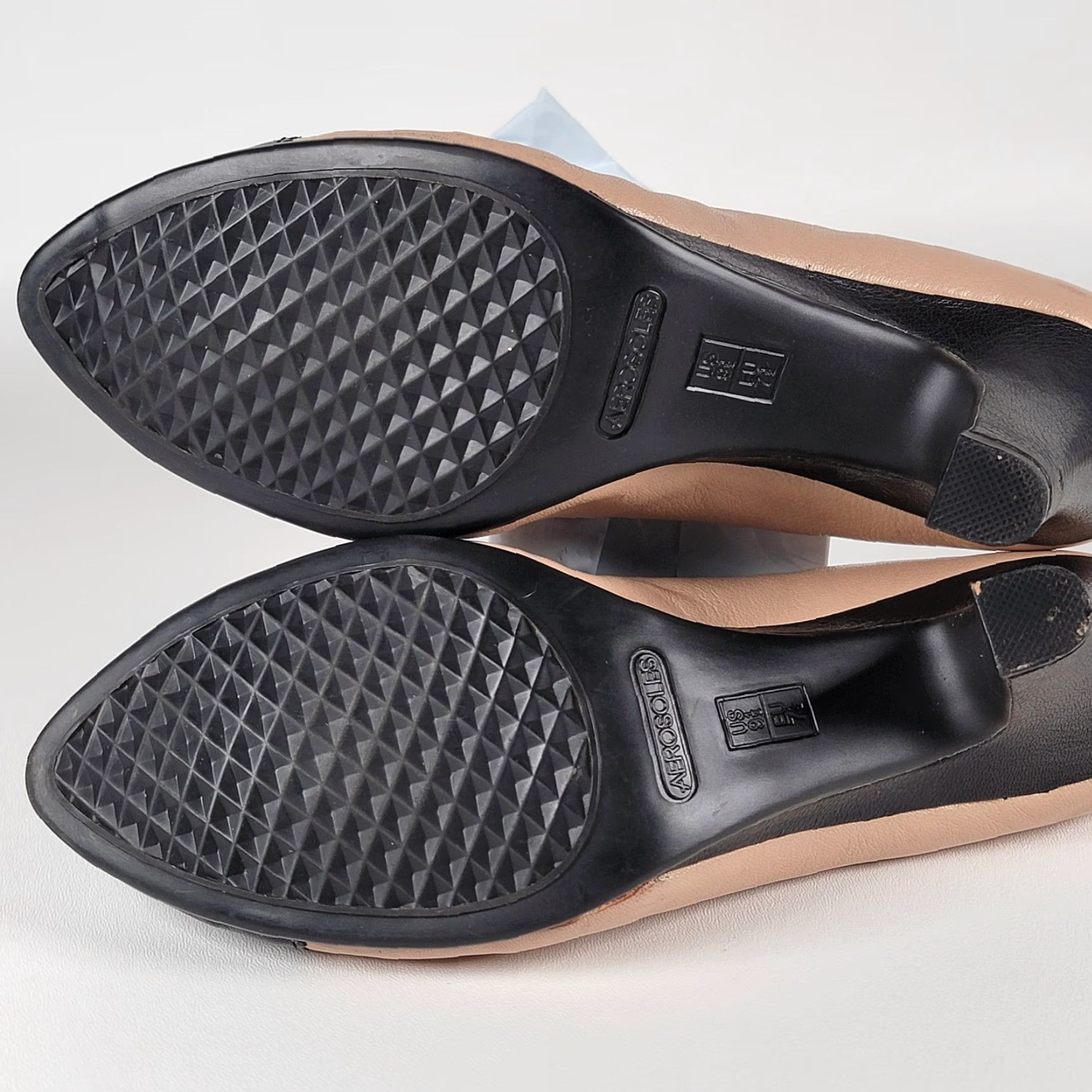 Vintage Aerosoles City Scape Kitten Heel Pumps Womens 9.5 Black Tan Bow Leather Slip On Solid Round Toe City Women Heel Pump 9.5 Womens Size US 10 / IT 40 - 7 Thumbnail
