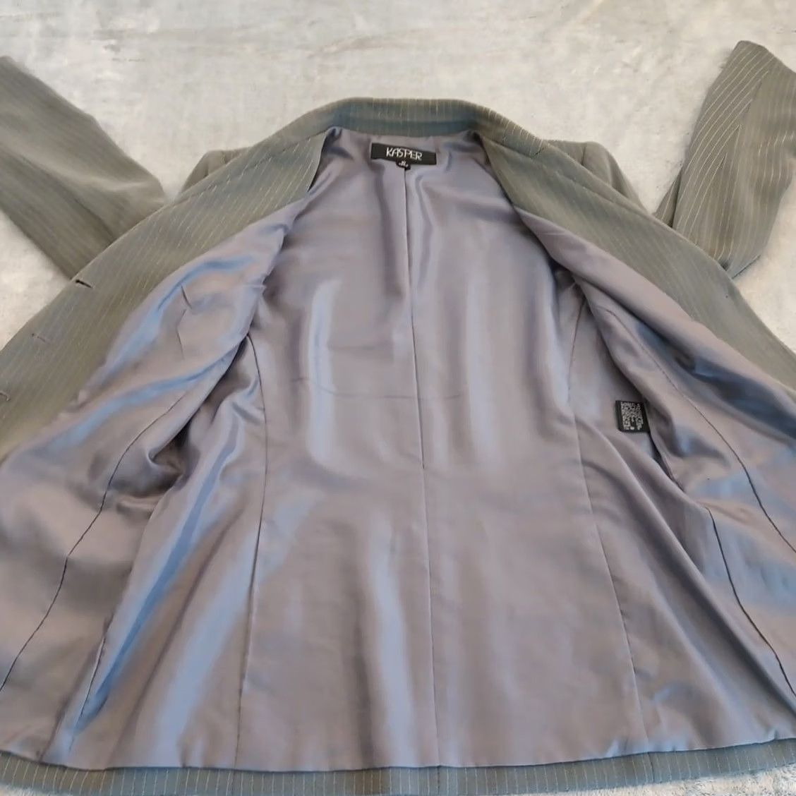 Kasper Kasper Blazer Womens Size 10 Gray Pinstripe Four-Button Ventless Polyester Jacket Notch Lapel Single-Breasted Pant Suit Womens Size L / US 10 / IT 46 - 7 Thumbnail