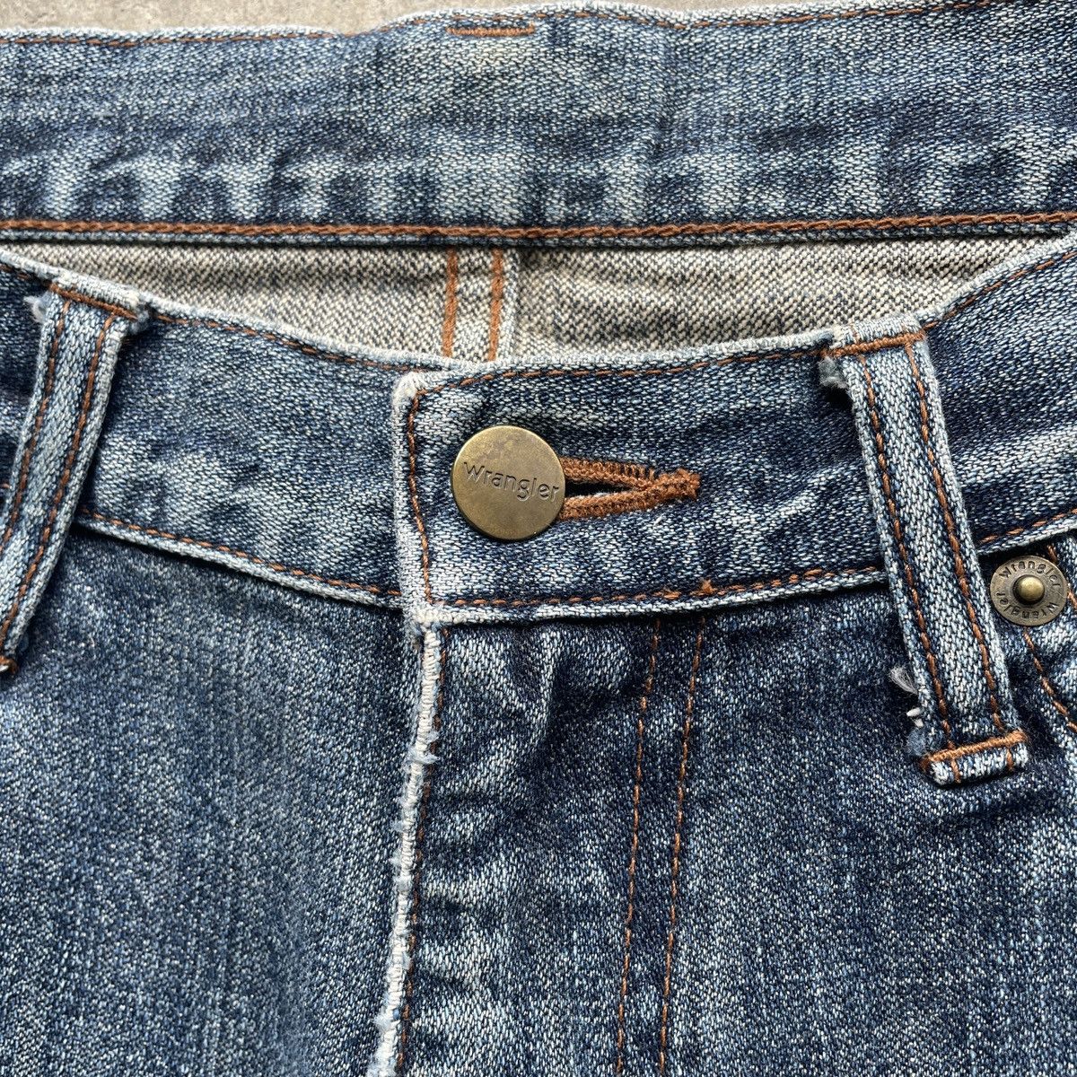Japanese Brand Vintage Wrangler Jeans Distressed Faded Denim Pants W32 Size US 32 / EU 48 - 6 Thumbnail